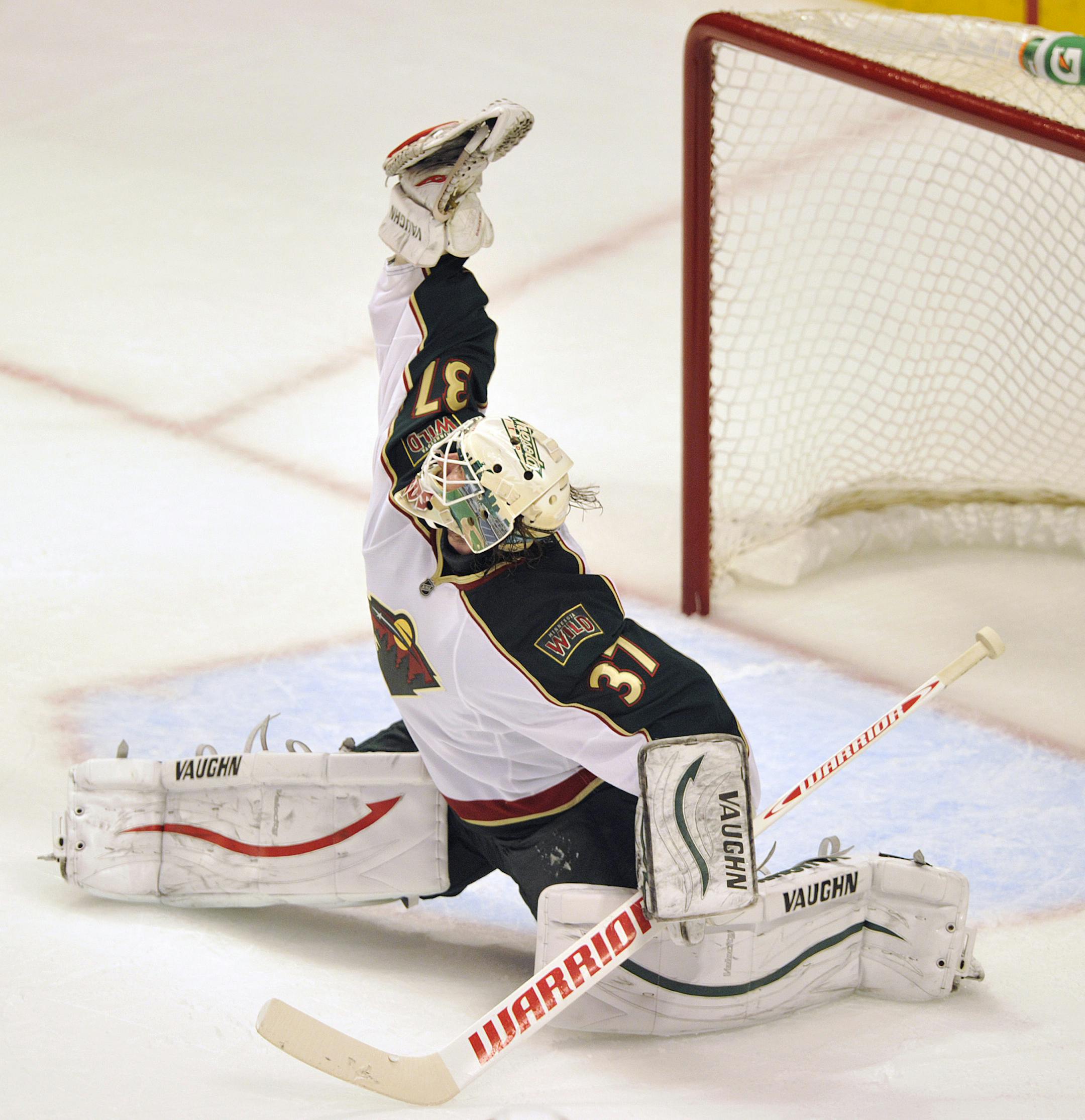 Minnesota Wild's Josh Harding makes a save on a shot by Chicago Blackhawks' Patrick Sharp during the second period of Game 1 of an NHL hockey Stanley Cup playoff series Tuesday, April 30, 2013, in Chicago. (AP Photo/Jim Prisching)