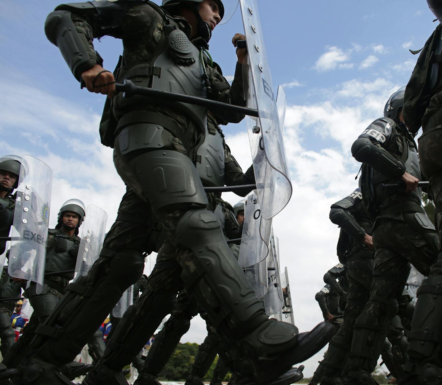 Brazilian soldiers take part in an exercise drill as they train to provide security for the Rio 2016 Olympic Games in Brasilia, Brazil, Wednesday, April 27, 2016. The Olympic countdown clock hits 100 days to go on Wednesday. (AP Photo/Eraldo Peres) ORG XMIT: ERA109