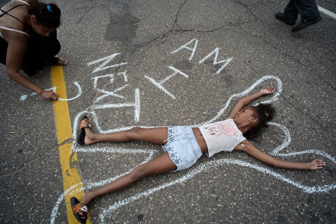 Tia Williamd and her daughter Aissa created a protest on the street.[At the Minnesota Governor's Mansion on Summit Ave, protesters gathered to protest the shooting death of Philando Castile by police .Richard Tsong-taatarii@startribune.com