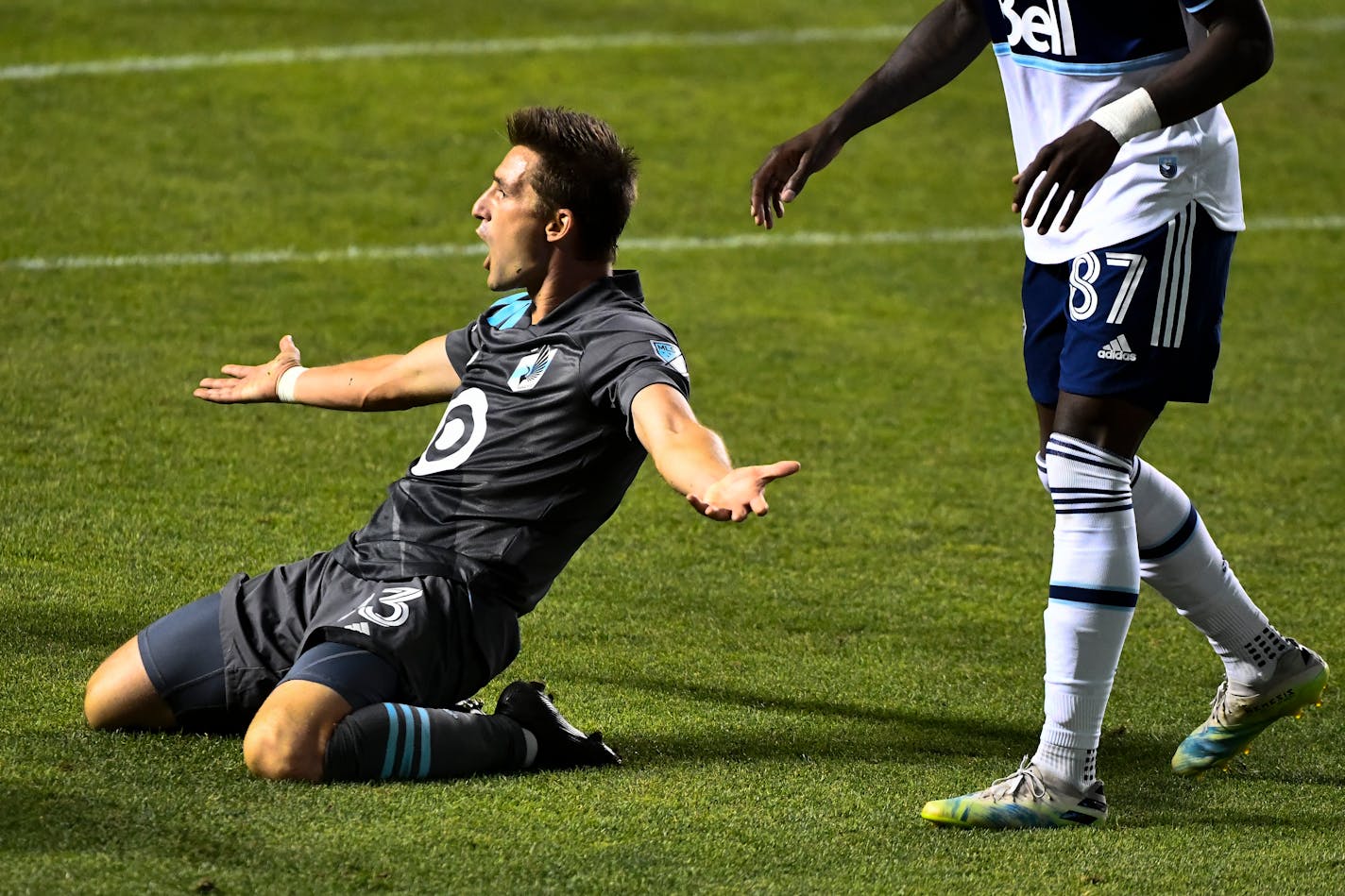 Minnesota United midfielder Ethan Finlay reacts after being called for a foul in the penalty area late in the second half