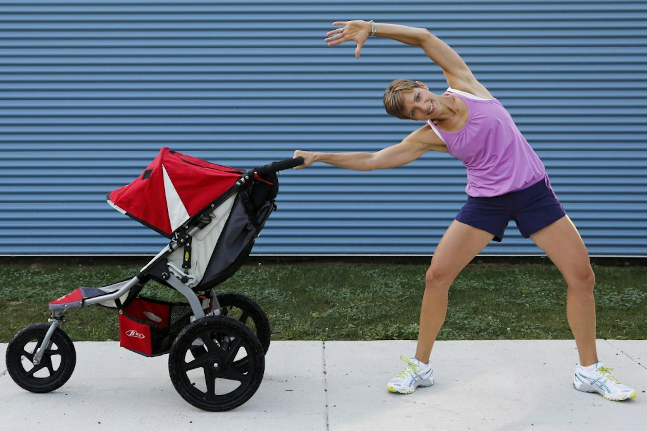 Stroller Strides fitnesss instructor Jennifer Lungren demonstrated the abs pull, which can be done while out walking baby.