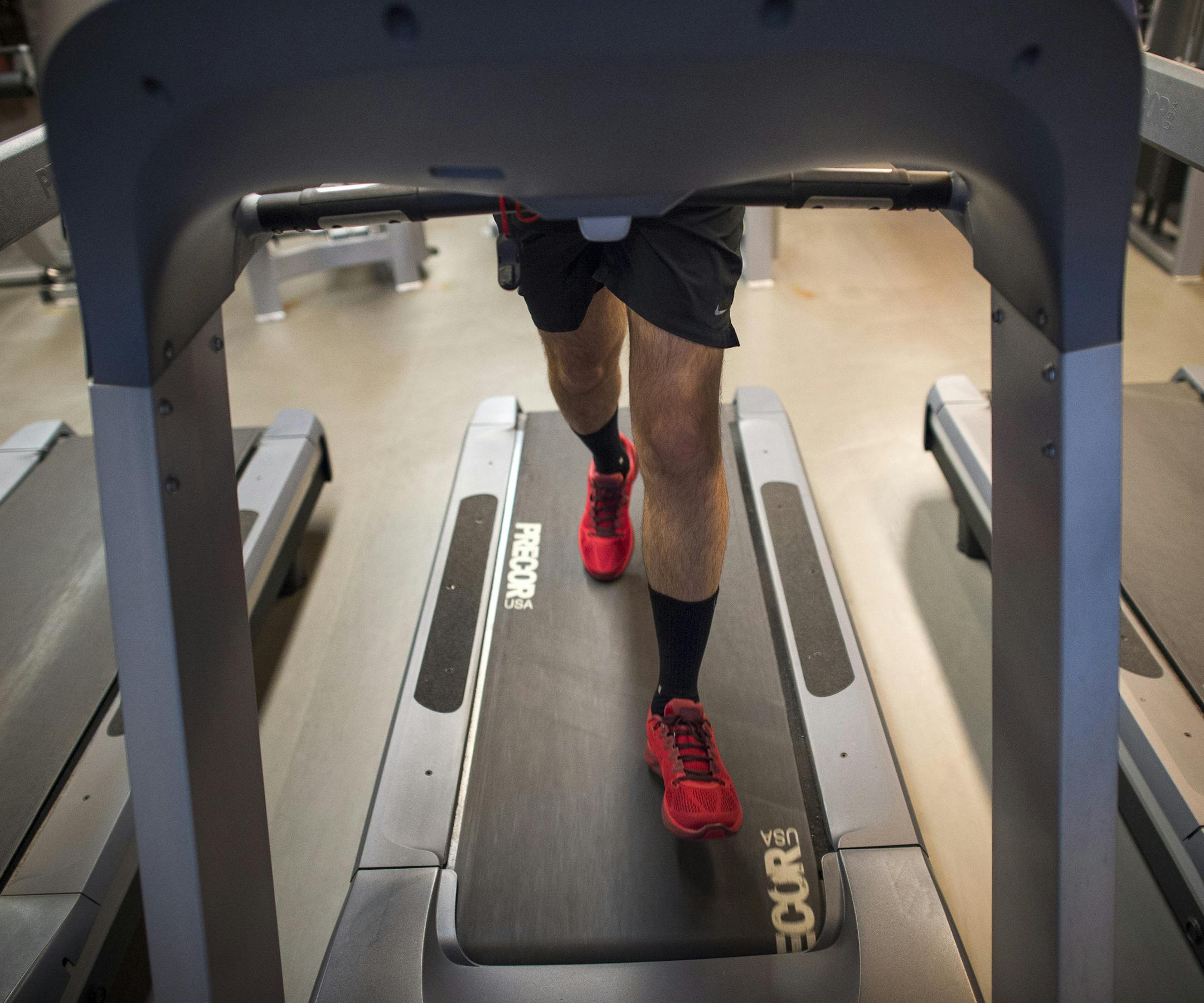 FILE -- Shoe designer Ronnie Fieg runs on the treadmill in his apartment buildingís gym in New York, Nov. 16, 2014. Two new large-scale studies suggest that the ideal dose of exercise for a long life is a bit more than many of us currently believe we should get, but less than many of us might expect. (Joshua Bright/The New York Times) ORG XMIT: XNYT59