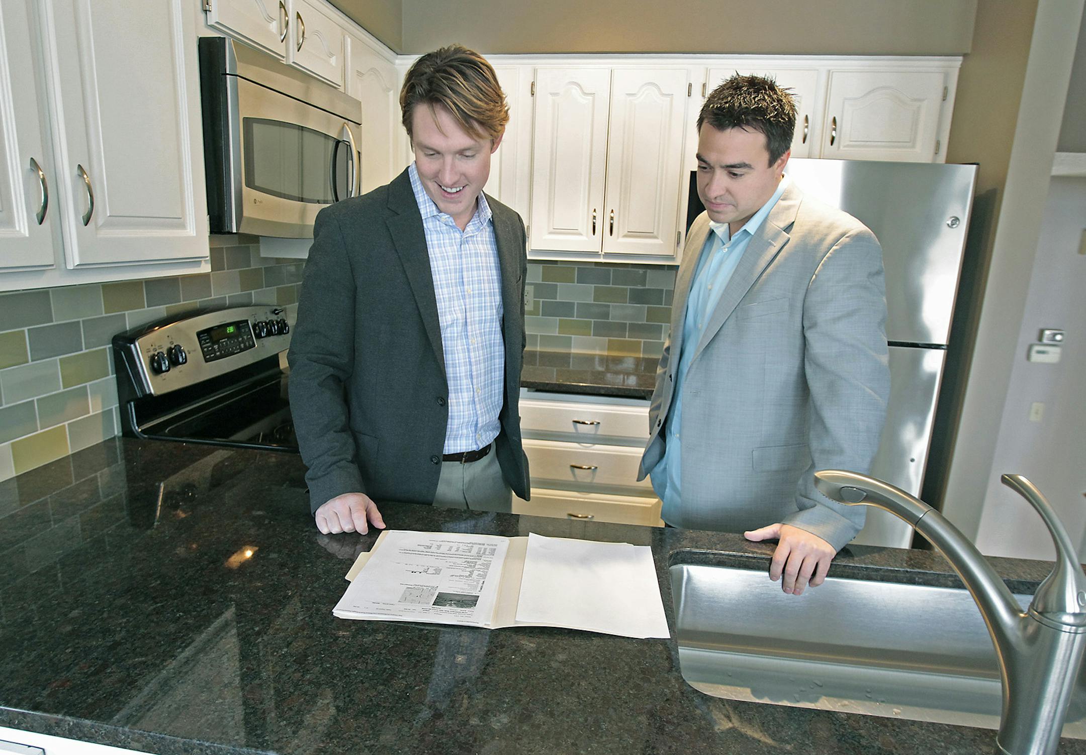 Mike Wilen, left, a sales agent with Coldwell Banker Burnet, toured a house with his client, Mac Walters, Tuesday, November 11, 2014 in Eden Prairie, MN. ] (ELIZABETH FLORES/STAR TRIBUNE) ELIZABETH FLORES • eflores@startribune.com