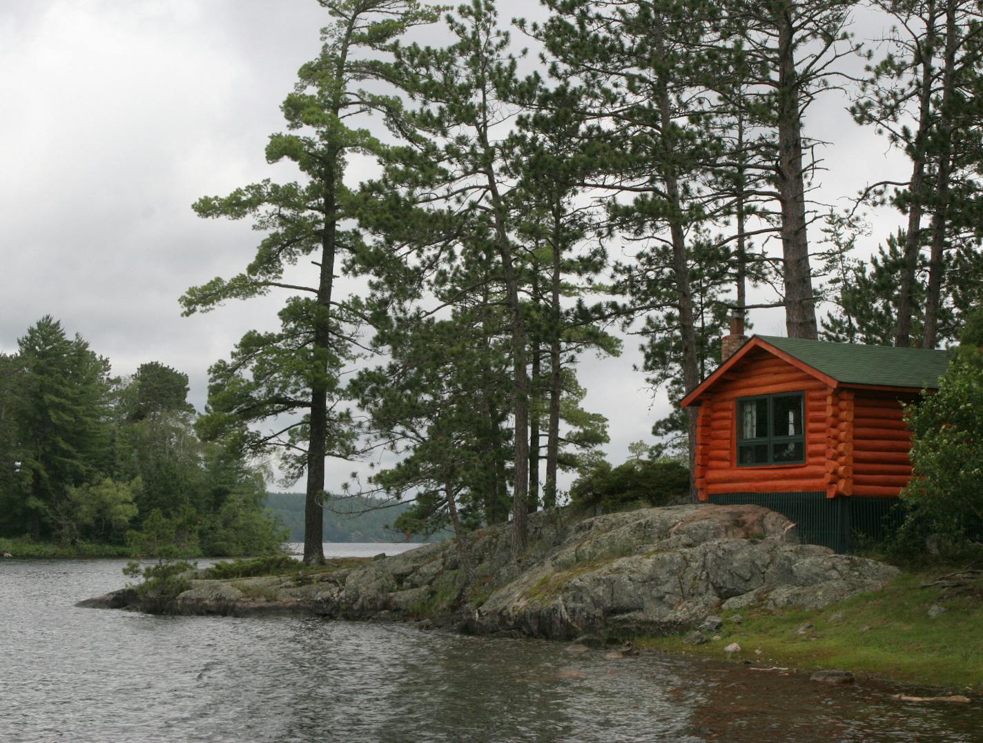 Many of the cabins at Burntside Lodge, a family-owned resort in Ely, Minn., hug Burntside Lake. [by Kerri Westenberg] ORG XMIT: MIN2015060117594354