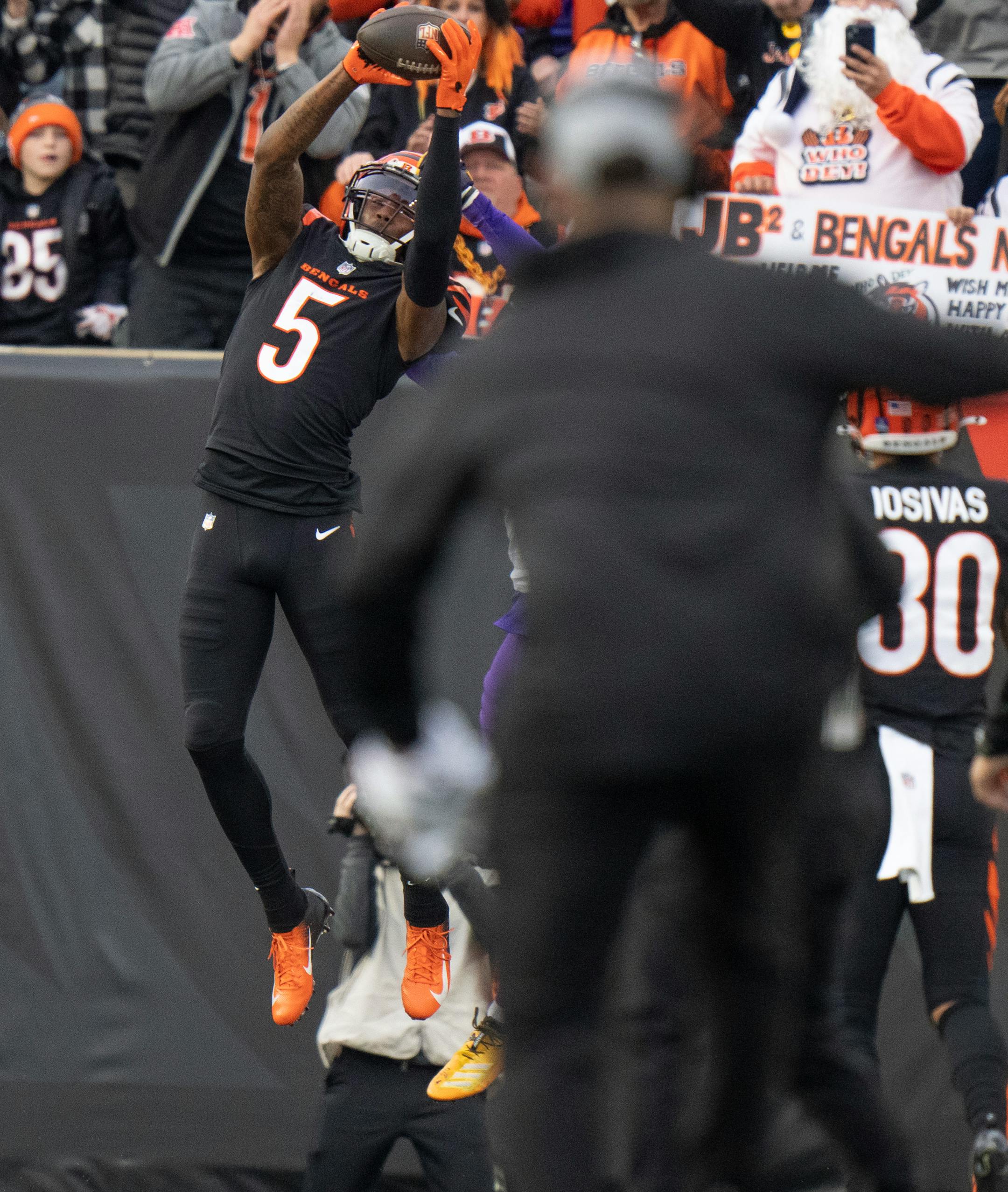 Cincinnati Bengals wide receiver Tee Higgins (5) caught the tying touchdown in the fourth quaterSaturday December ,16 ,2023 in,Cincinnati, OH. ] JERRY HOLT • jerry.holt@startribune.com