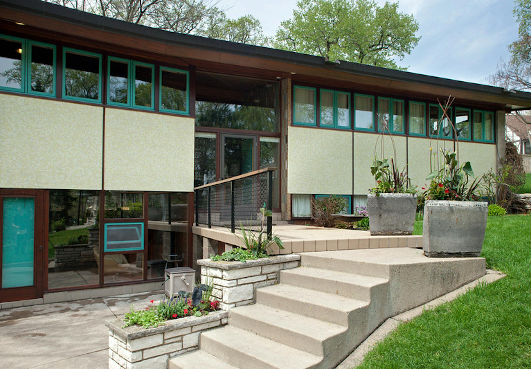 Homegazing - 1955 Graffunder designed Mpls. home overlooking Diamond Lake for sale. Credit Landmark Photography