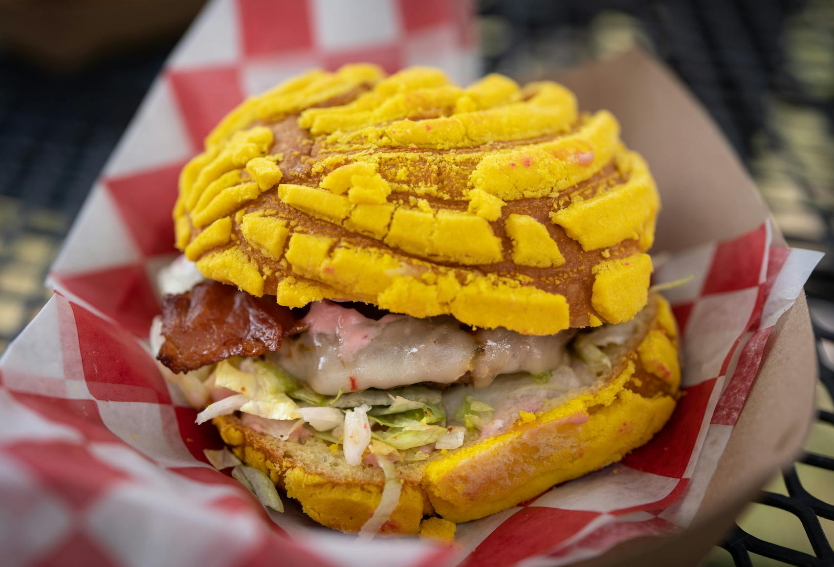 The Concha Bacon Burger from Aldo’s. New foods at the Minnesota State Fair photographed on Thursday, Aug. 25, 2022 in Falcon Heights, Minn. ] RENEE JONES SCHNEIDER • renee.jones@startribune.com