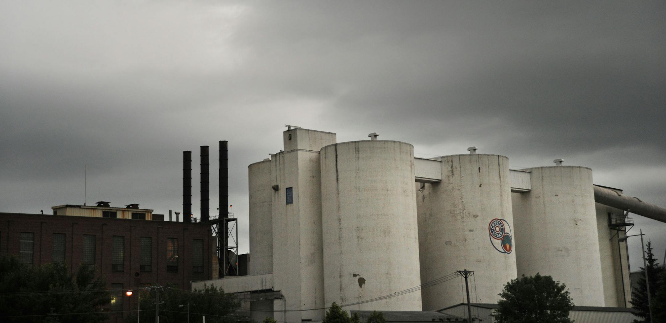 With American Crystal Sugar Co.'s lockout of 1,300 union employees in its 11th month workers will take another vote that's scheduled June 23, on the same contract they soundly rejected last year.A dark storm cloud hung over the American Crystal Sugar factory in Crookston Minn. ]Richard.Sennott@startribune.com Richard Sennott /Star Tribune. , Crookston Minn. Wednesday 06/20/12) ** (cq) ORG XMIT: MIN2012113021311285 ORG XMIT: MIN1305281753043397