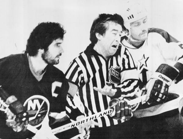 The North Stars’ Brad Maxwell, right, and the Islanders’ Clark Gillies put referee Ron Wicks in a tough spot in a 1979 game at the Met Center. 