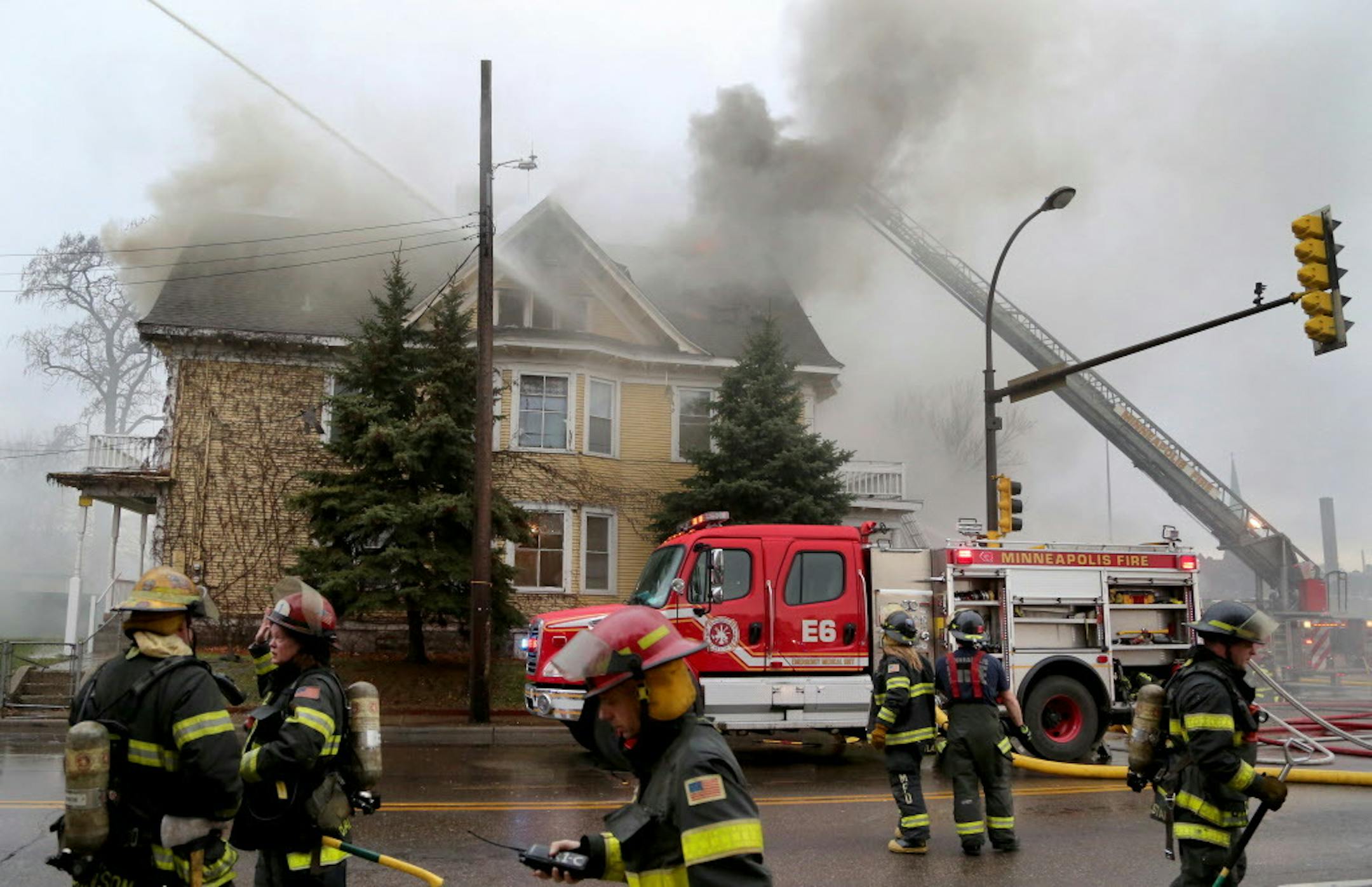 An intense house fire at 5th Ave. S near Franklin sent a large plume of thick, dark smoke over downtown Minneapolis for a period Friday afternoon, Dec. 11, 2015, in Minneapolis, MN..](DAVID JOLES/STARTRIBUNE)djoles@startribune.com An intense house fire at 5th Ave. S near Franklin sent a large plume of thick, dark smoke over downtown Minneapolis for a period Friday afternoon, Dec. 11, 2015, in Minneapolis, MN.