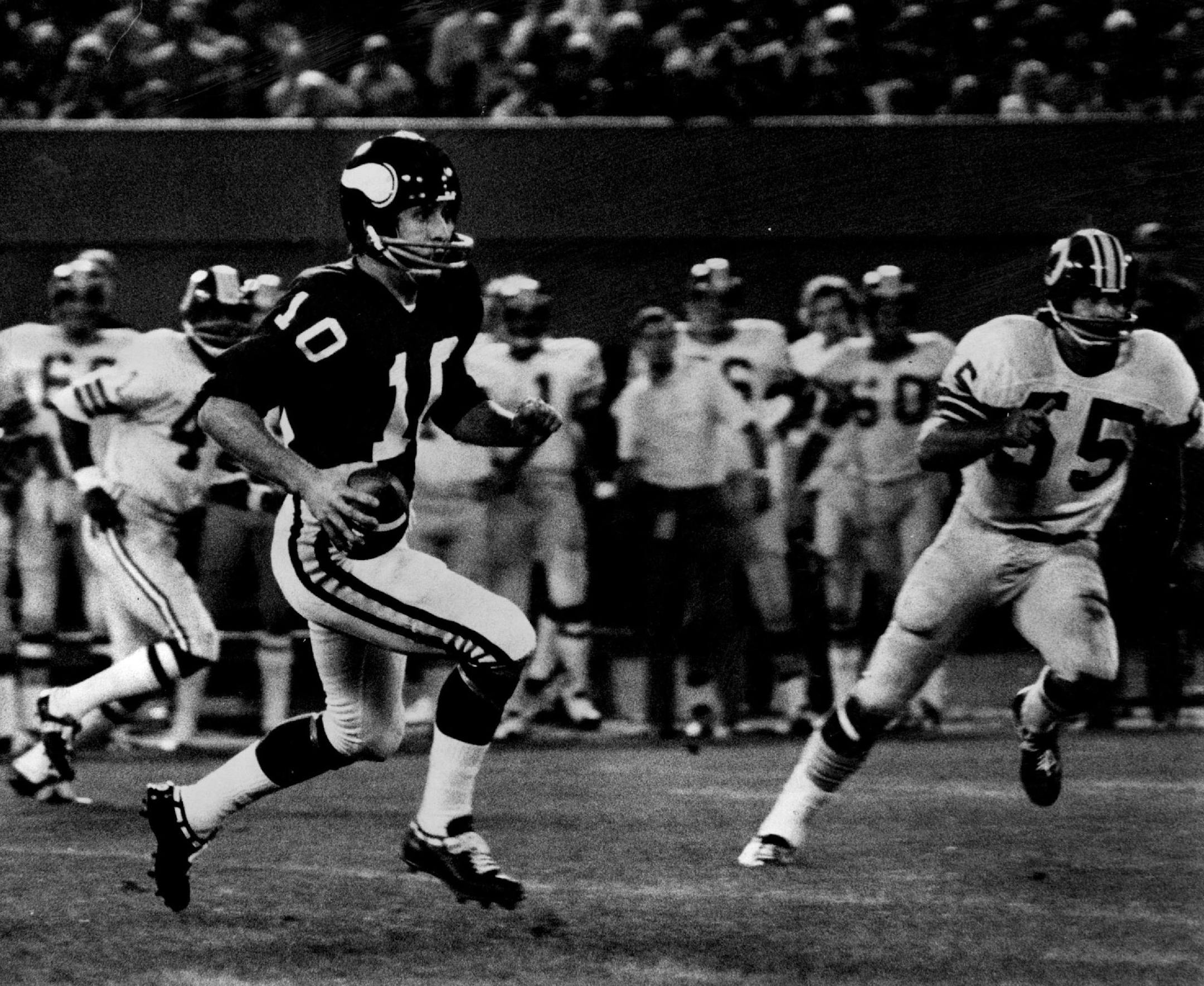 September 19, 1972 Viking Quarterback Fran Tarkenton scrambles looking for a pass receiver against Washington - closing in on the Minnesota player is linebacker Chris Hanburger (55) and corner back Mike Bass (left). September 18, 1972 Jack Gillis, Minneapolis Star Tribune ORG XMIT: MIN2015022816265437