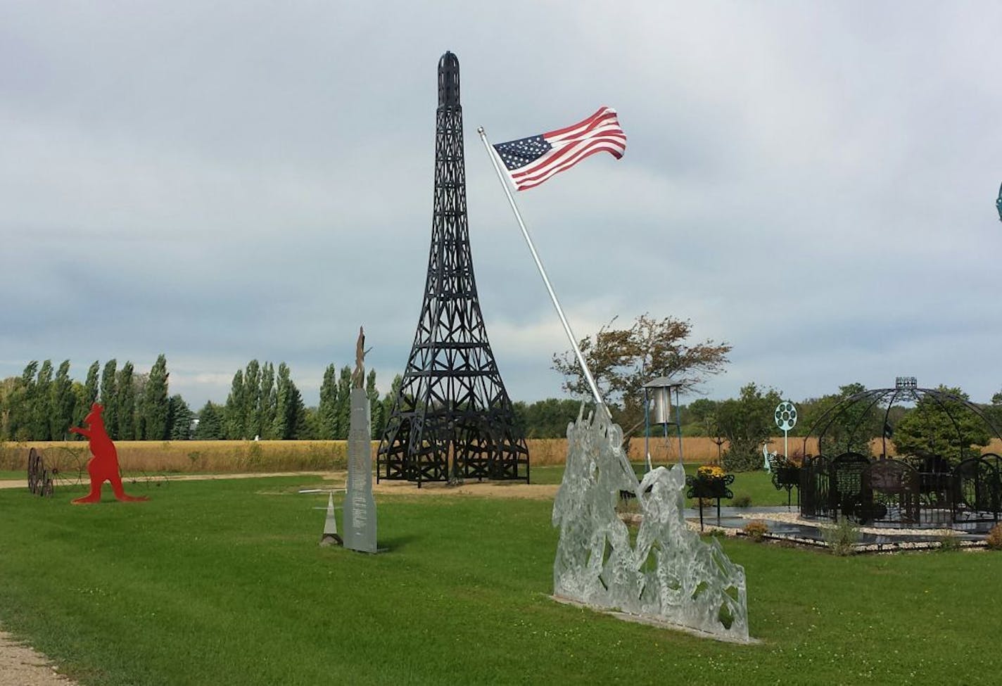 Arnie Lillo created a 43½-foot steel sculpture replica of the Eiffel Tower for his wife, Janice. She was diagnosed with stage 3 lung cancer in February 2014.