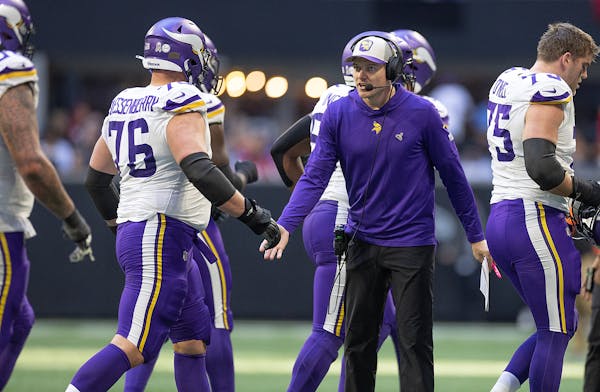 Vikings coach Kevin O’Connell celebrated with his offensive linemen during the fourth quarter in Atlanta on Sunday.