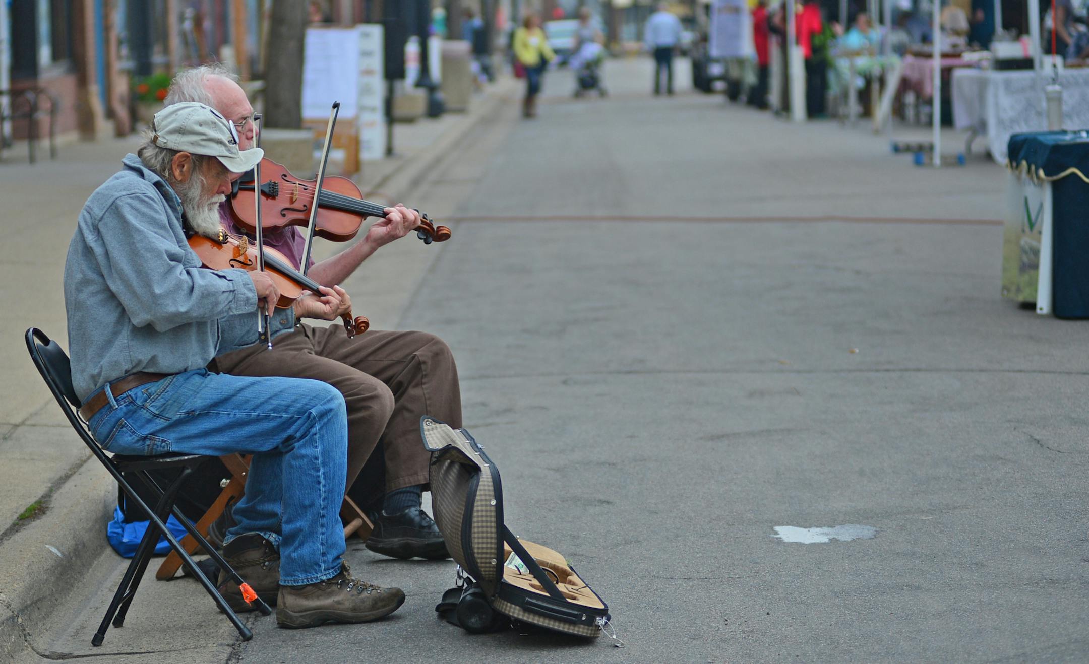 Roger Cuthbertson of Shorewood and John Wallace of Minnetonka played violins at the farmers market. ] Farmers Market in Excelsior on Water Street Richard.Sennott@startribune.com Richard Sennott/Star Tribune Excelsior Minn. Thursday 5/08/2014) ** (cq)