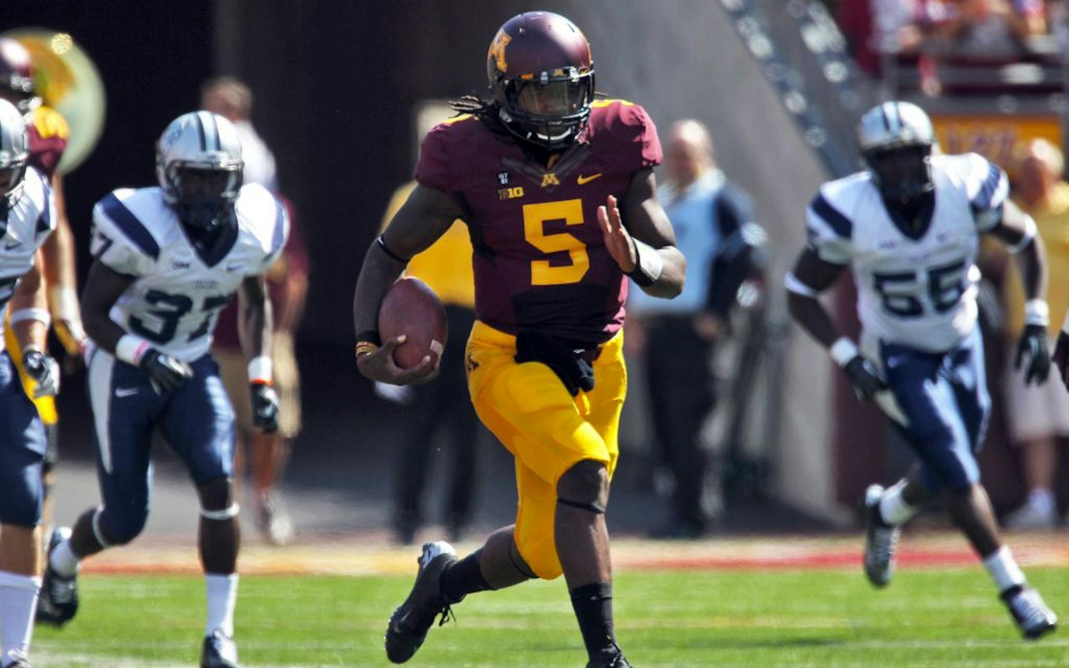 Gophers quarterback MarQueis Gray