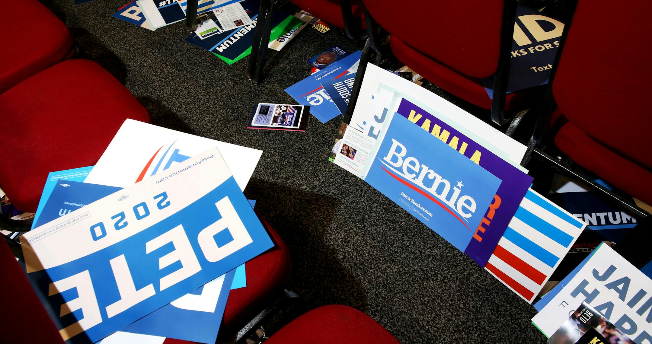 Campaign signs of Democratic presidential hopefuls at the South Carolina Democrats’ state convention in Columbia, S.C., June 22, 2019. Over the course of six weeks, 21 Democratic presidential candidates sent 880 emails to those on their email lists. (Travis Dove/The New York Times)