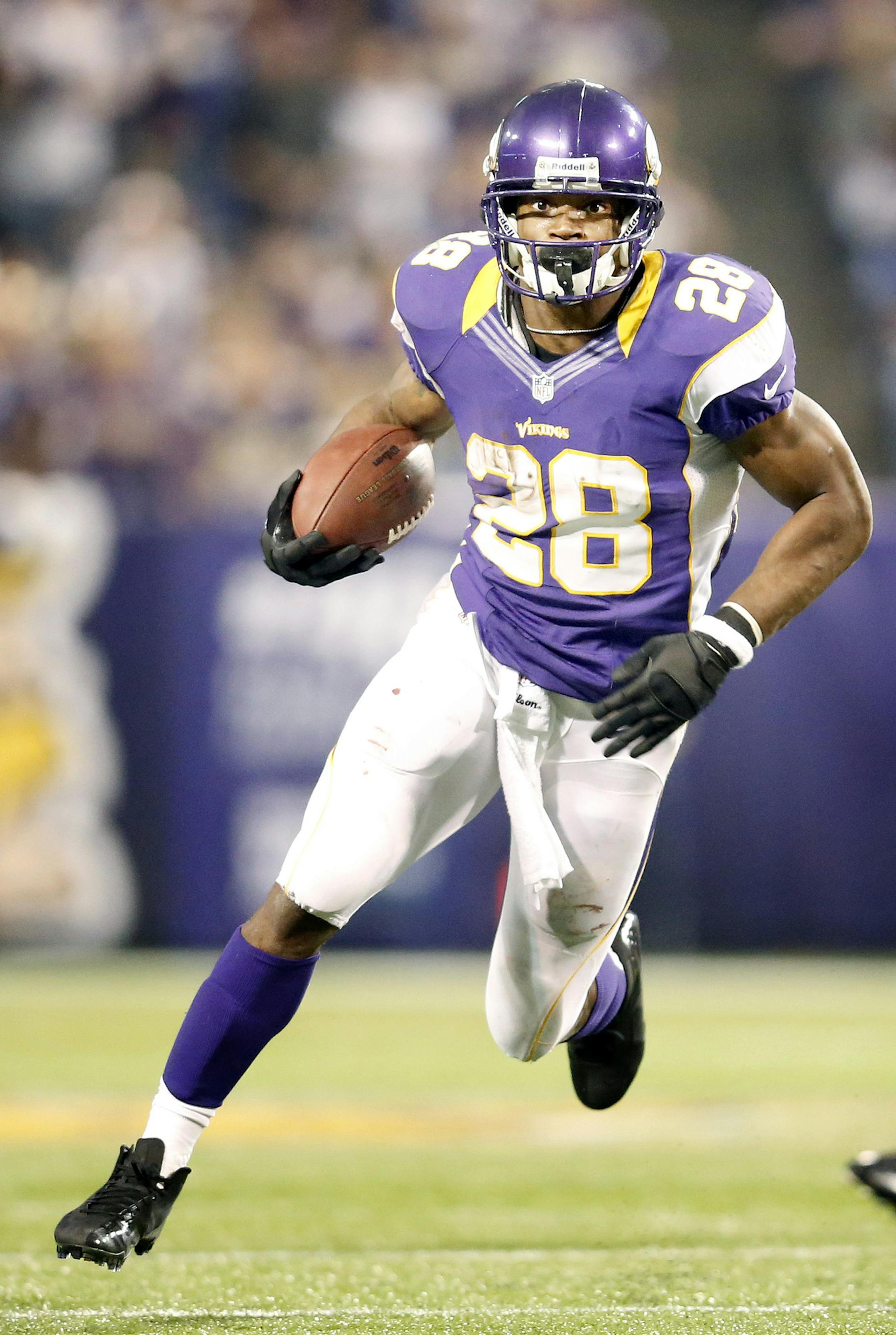 Vikings running back Adrian Peterson (28) in the second quarter. ] CARLOS GONZALEZ cgonzalez@startribune.com - December 30, 2012 ‚Äì Mall of America Field ‚Äì The Metrodome - Minneapolis, Minn, NFL, Minnesota Vikings vs. Green Bay Packers ORG XMIT: MIN1212302029582237