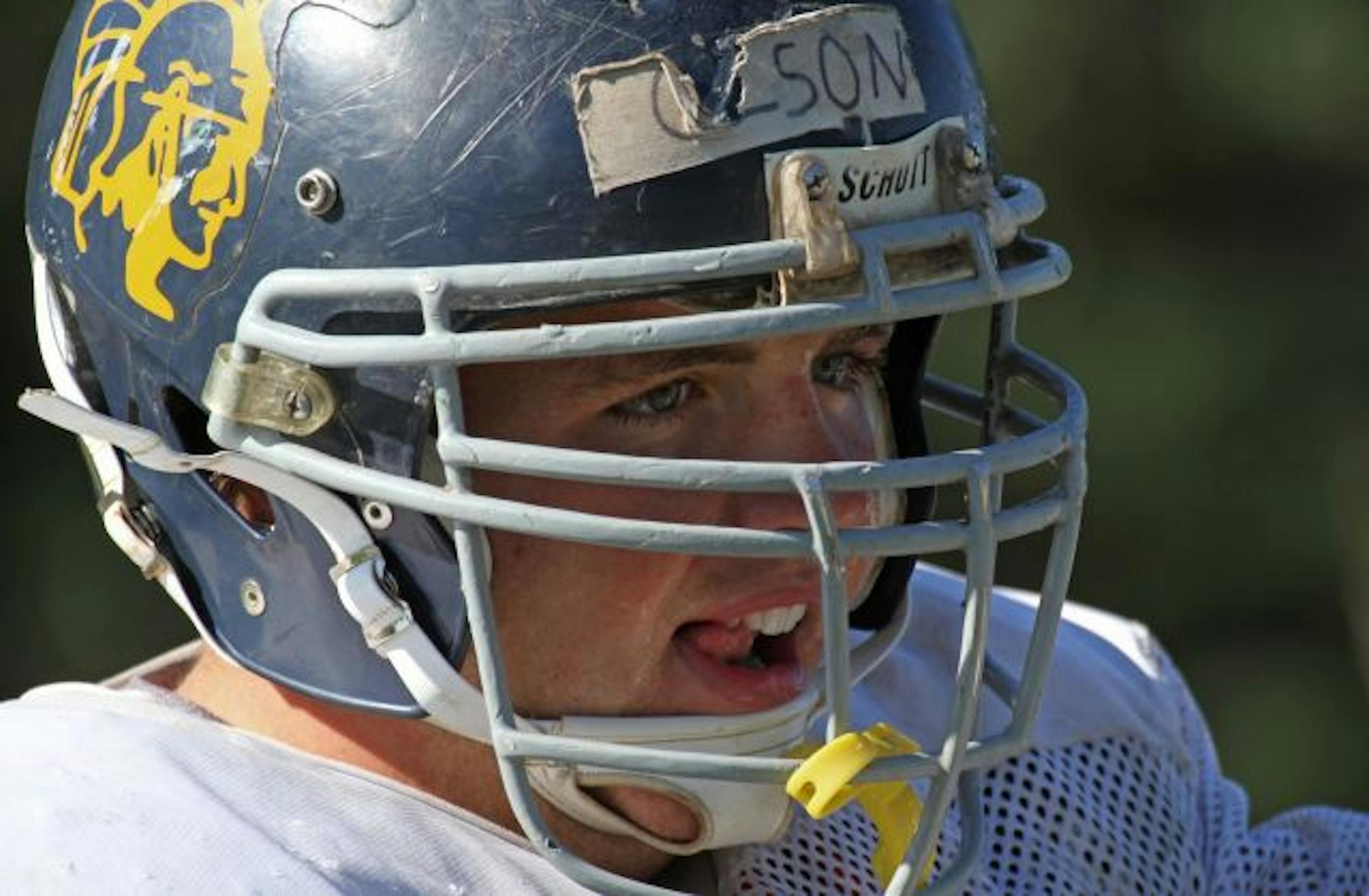 Mahtomedi offensive lineman Tommy Olson