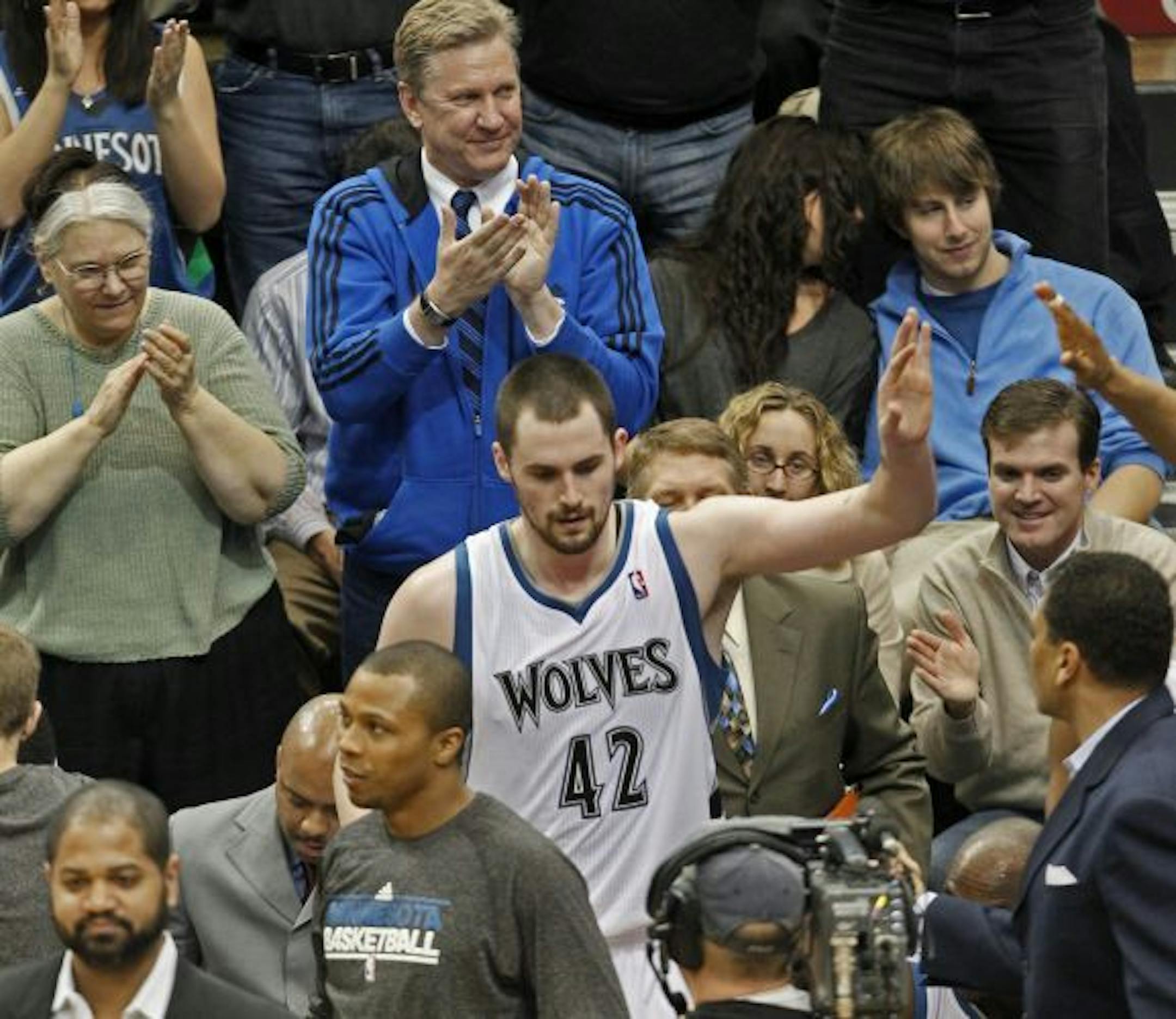 Minnesota's Kevin Love acknowledged the cheers of the crowd after he broke an NBA record with 52 straight games with double figures in rebounds and points.