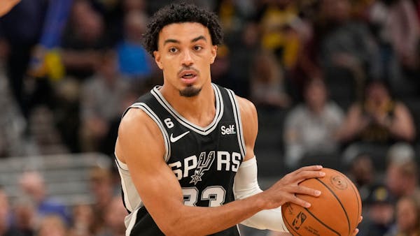 After star is traded, younger Jones gets expanded role with Spurs