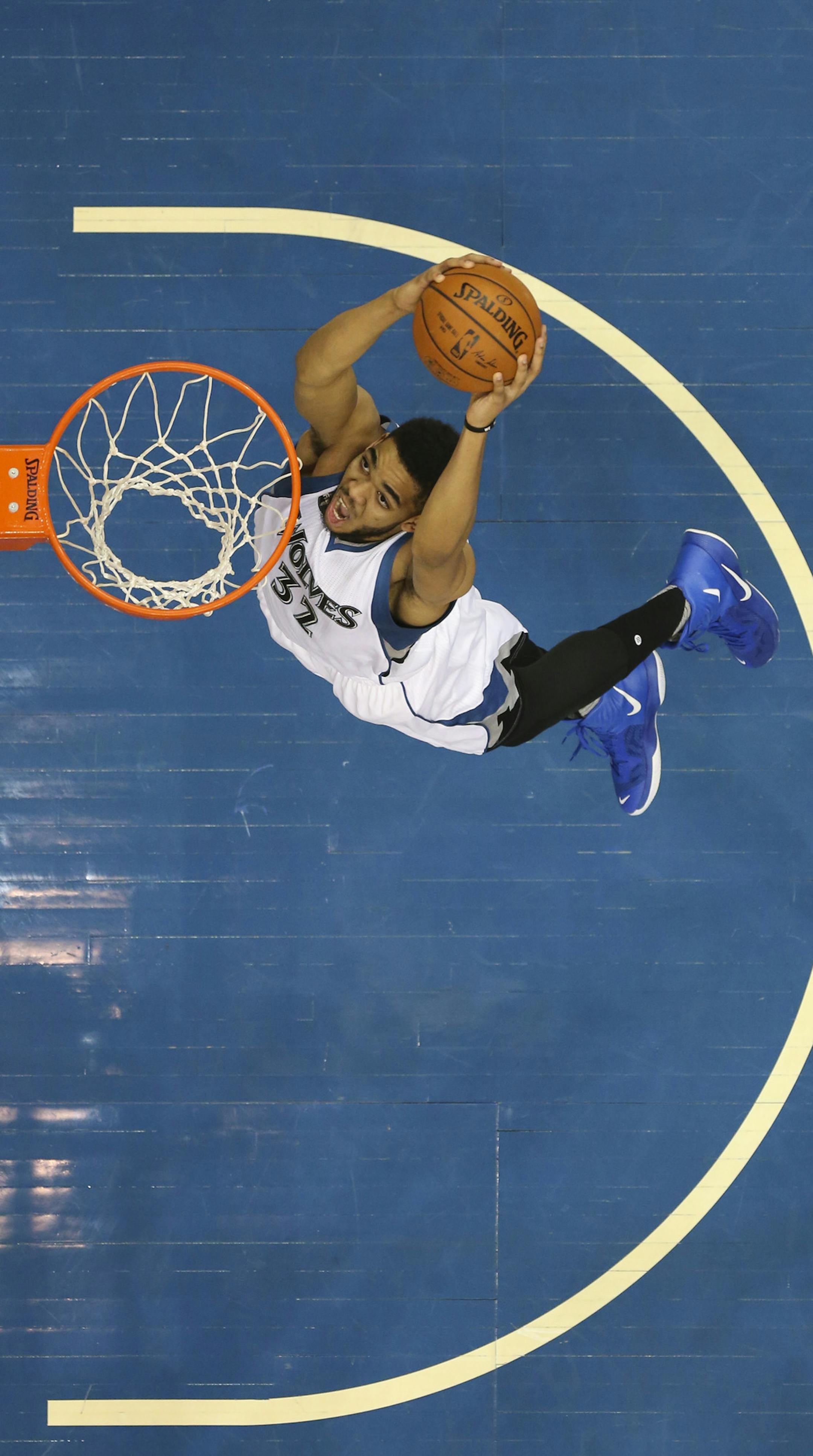 Timberwolves center Karl-Anthony Towns (32) with a first half dunk Wednesday night. He finished with 19 points. ] JEFF WHEELER &#xef; jeff.wheeler@startribune.com The Minnesota Timberwolves lost 126-123 to the Oklahoma City Thunder in an NBA game Wednesday night, January 27, 2016 at Target Center in Minneapolis.