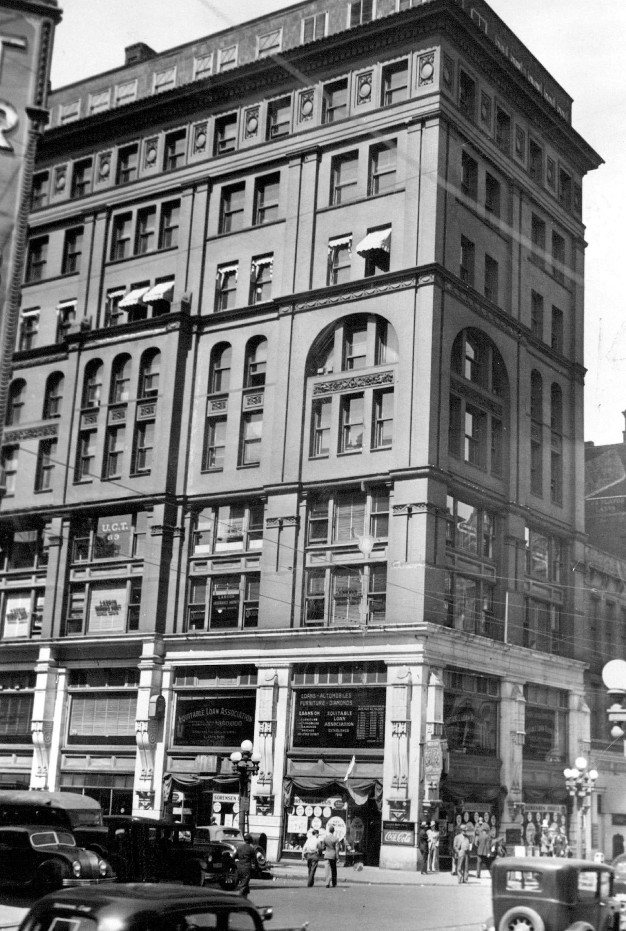 The Phoenix building, as it stood in 1937, at 4th Street and Marquette Avenue in Minneapolis.