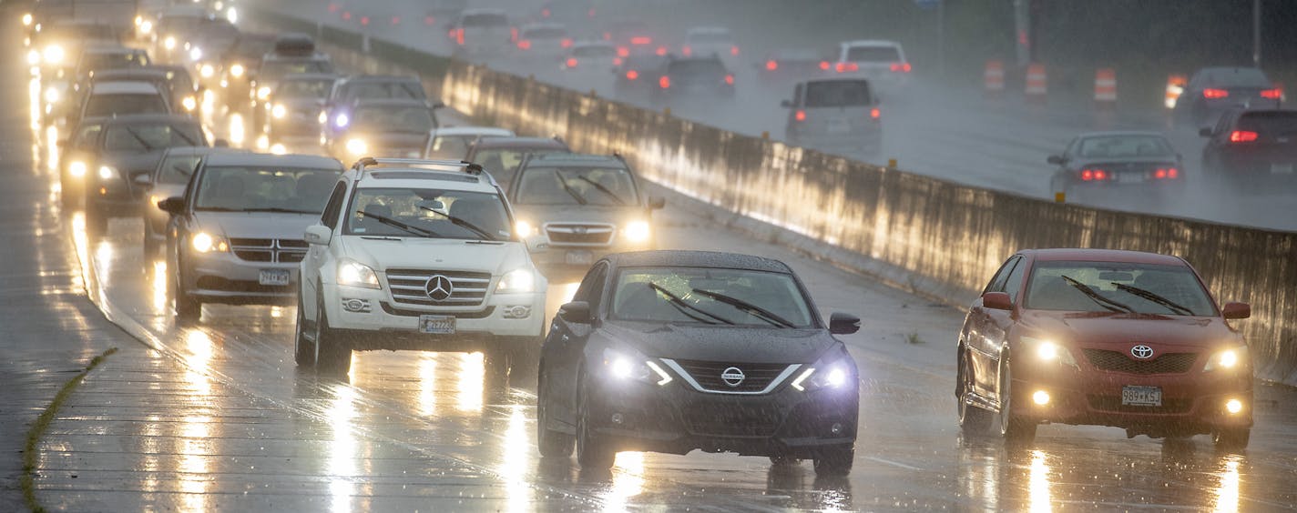 Rush hour traffic lit up the 35E as it made its way northbound toward downtown St. Paul in the rain, Thursday, September 12, 2019. The Twin Cities could see one to two inches of rain Thursday. ] ELIZABETH FLORES &#x2022; liz.flores@startribune.com