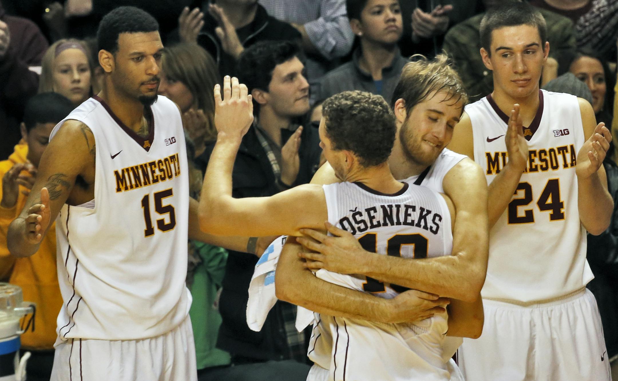 Minnesota Gophers vs. Ohio State Buckeyes basketball. Minnesota won 63-53. Minnesota players celebrated their victory at the end of the game. (MARLIN LEVISON/STARTRIBUNE