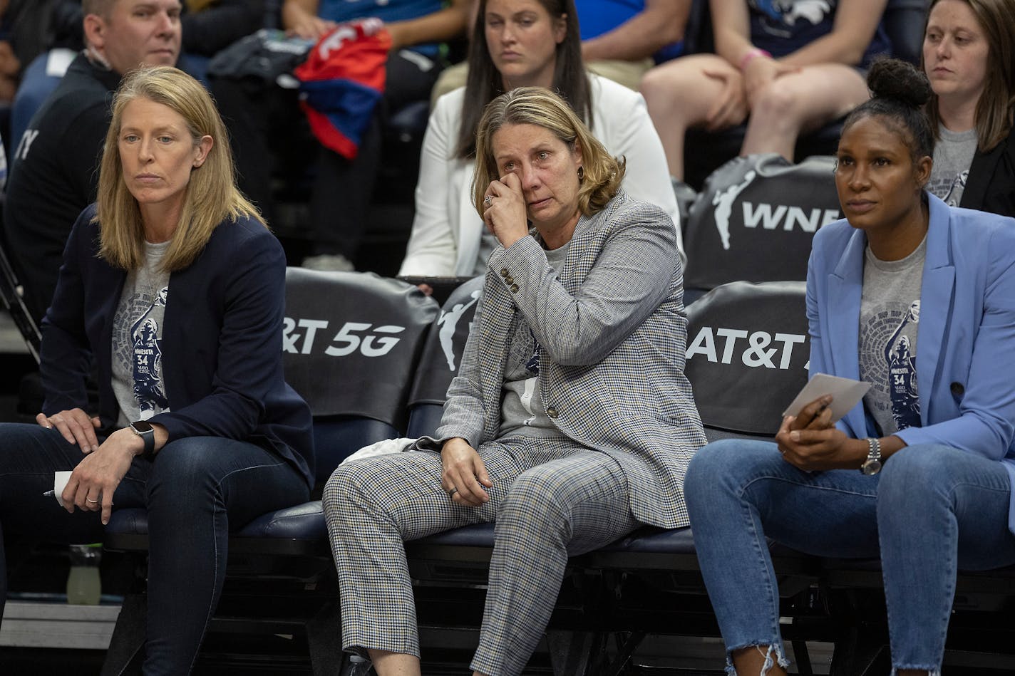 Lynx Head Coach Cheryl Reeve cries on the bench during the fourth quarter at Target Center in Minneapolis, Minn., on Friday, Aug. 12, 2022. ] Elizabeth Flores • liz.flores@startribune.com