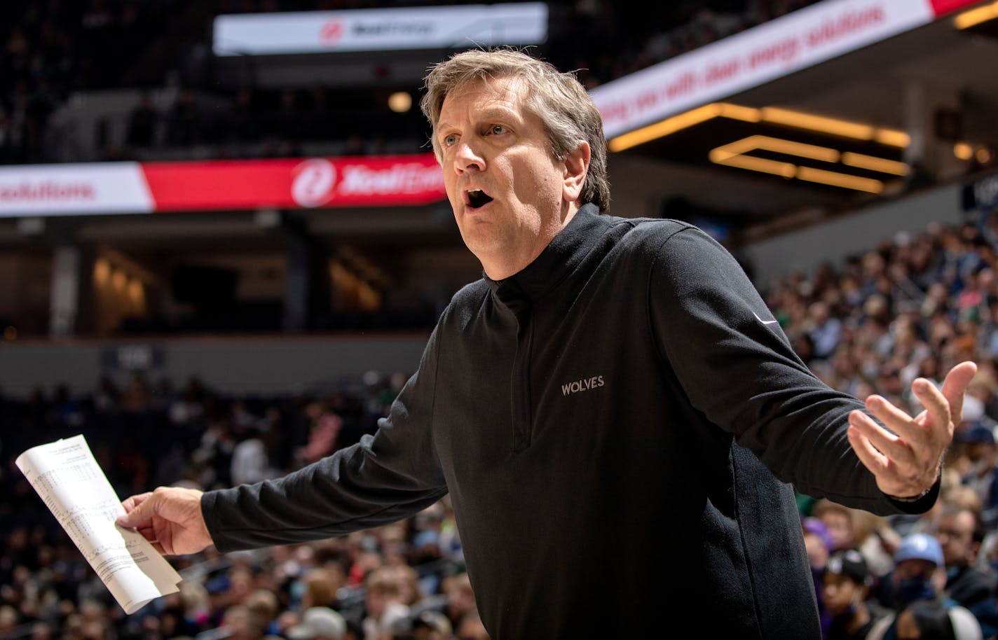 Minnesota Timberwolves head coach Chris Finch in the first quarter Monday, Dec. 27, 2021 at Target Center in Minneapolis, Minn. ] CARLOS GONZALEZ • cgonzalez@startribune.com