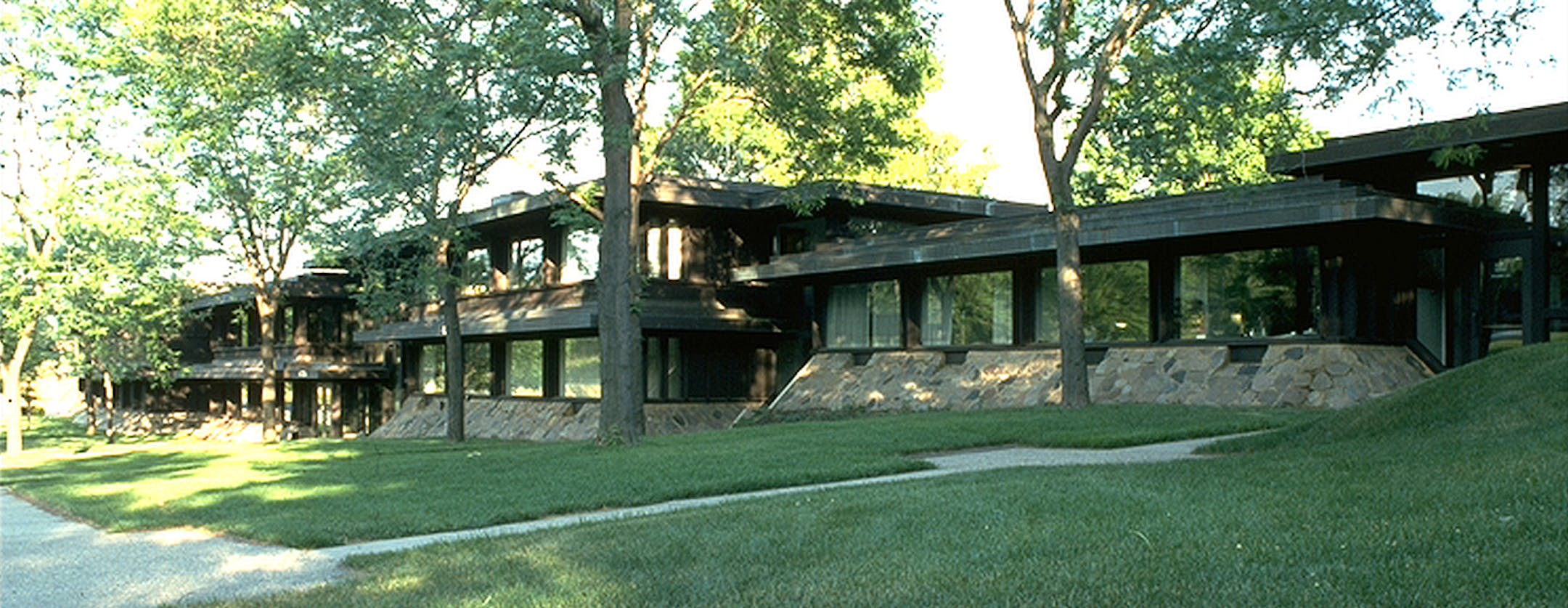 The Minneapolis Neurological Clinic in Golden Valley, which was built in the late '60s, still looks fresh and stylish today.