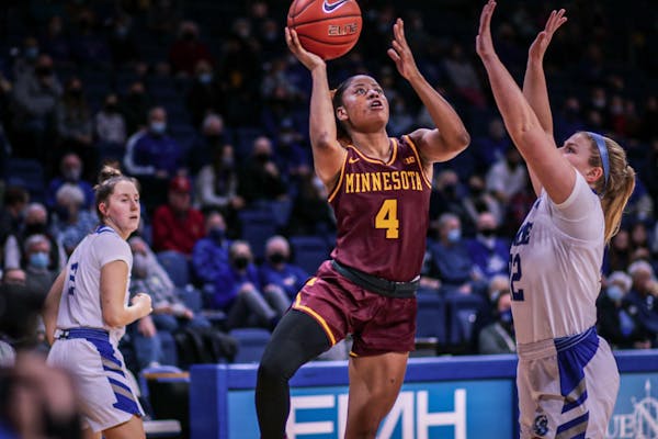 Gophers guard Jasmine Powell drove to the basket for a shot against Drake on Thursday in Des Moines.