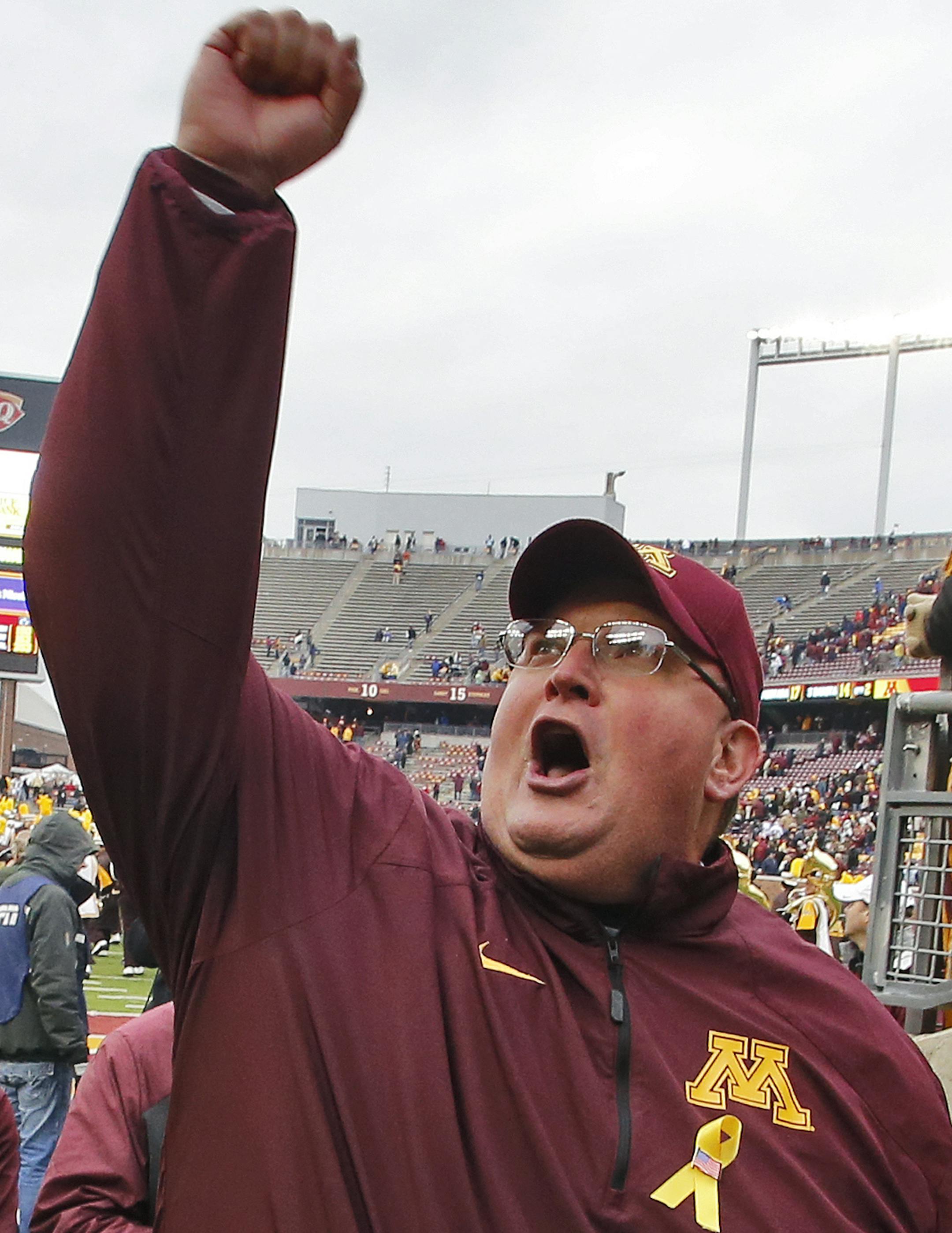 Gophers defensive coordinator Tracy Claeys