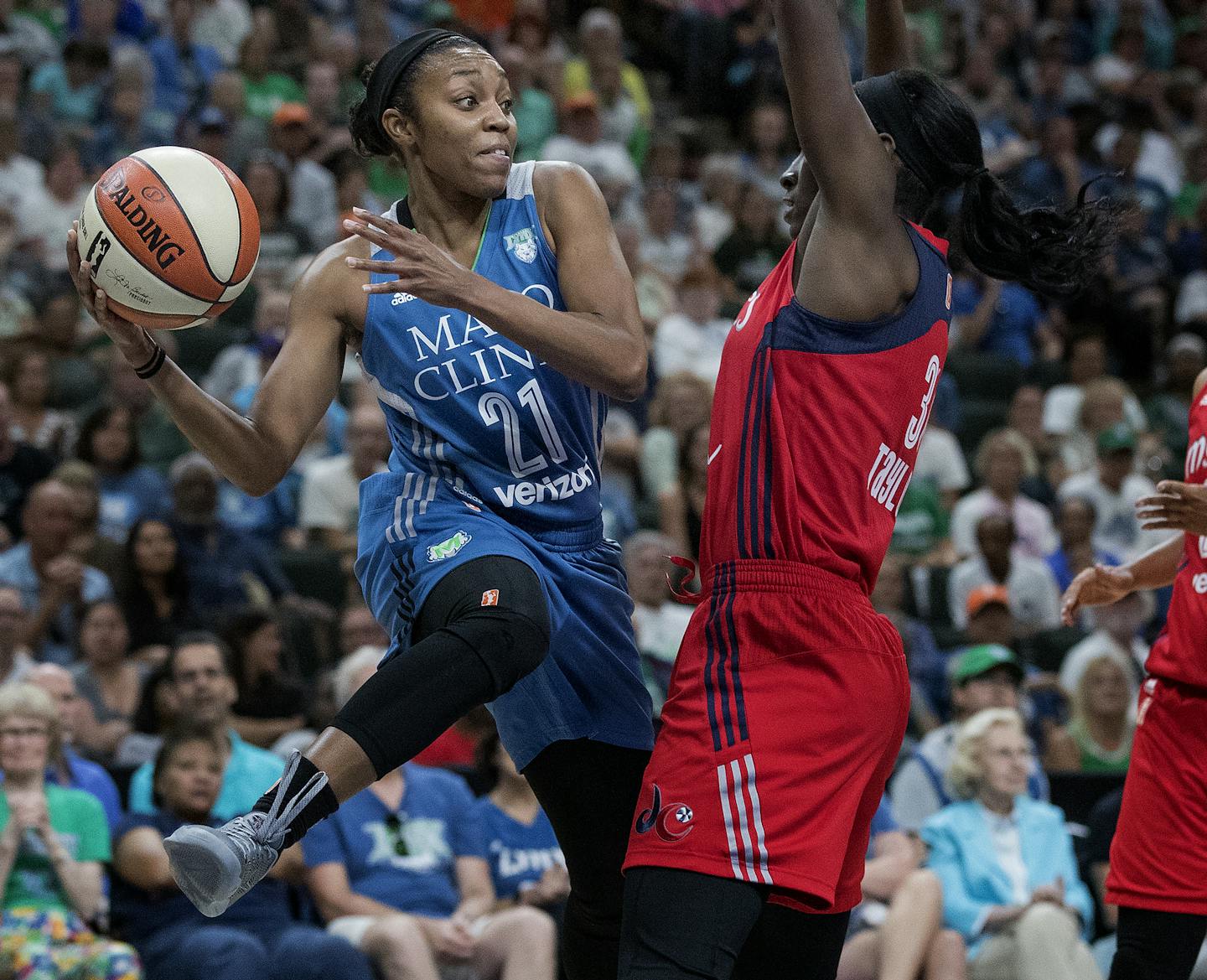 Renee Montgomery (21) passed the ball to a teammate in the second quarter. ] CARLOS GONZALEZ &#xef; cgonzalez@startribune.com - September 3, 2017, St. Paul, MN, Xcel Energy Center, WNBA, Minnesota Lynx vs. Washington Mystics