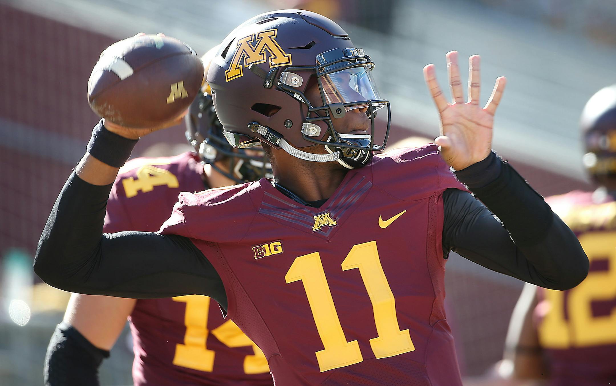 Minnesota's quarterback Demry Croft took to the field for warm-up before the Gophers took on Kent State at TCF Bank Stadium, Saturday, September 19, 2015 in Minneapolis, MN. ] (ELIZABETH FLORES/STAR TRIBUNE) ELIZABETH FLORES &#x2022; eflores@startribune.com