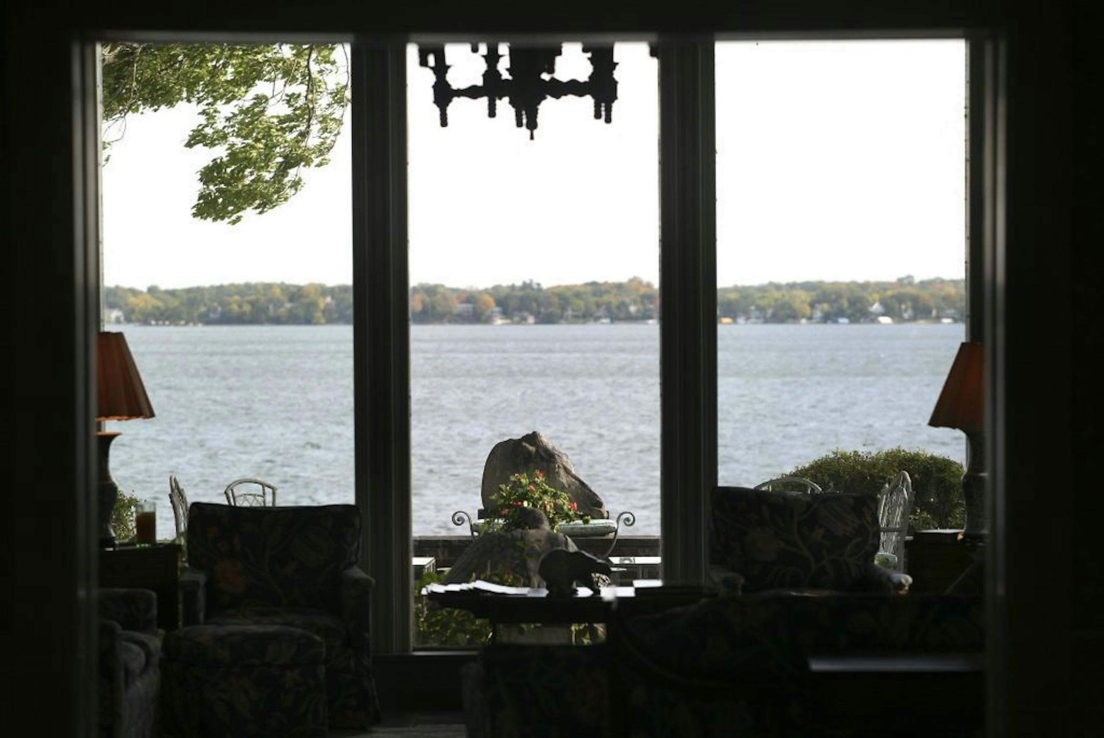 JENNIFER SIMONSON � jsimonson@startribune.com Orono, MN-Sept. 26, 2006 Thistledor's primary selling point is it's location at the tip of Bracketts Point on Lake Minnetonka, according to realtor Meredith Howell.
GENERAL INFORMATION: "Thistledor," a mansion at 1500 Bracketts Point Rd. on Lake Minnetonka, is for sale for the first time. Owner Lachlan Reed will give us a tour.