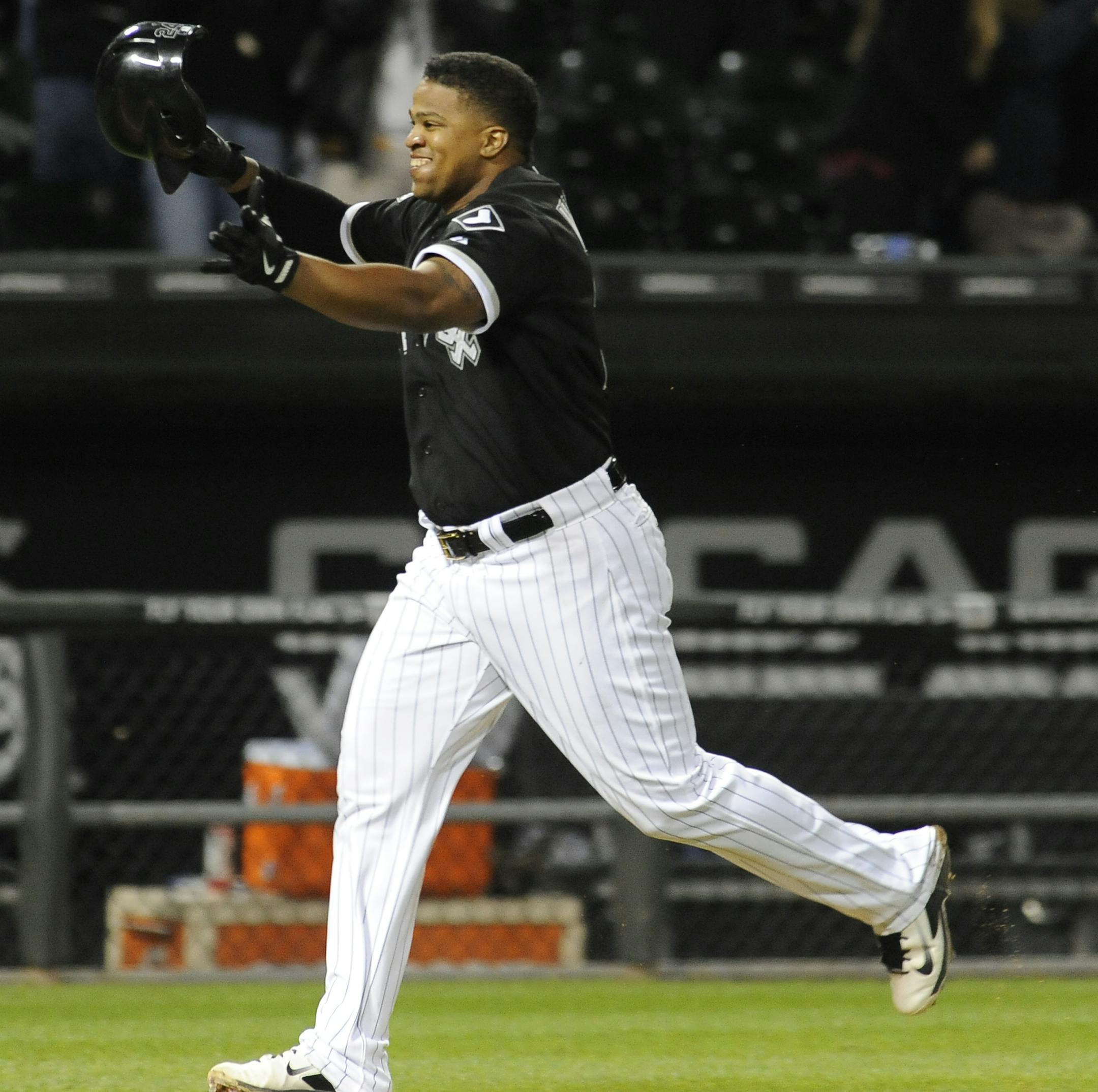 Chicago White Sox's Dayan Viciedo runs to home plate after he hit a two-run walkoff RBI to defeat the Minnesota Twins 7-6 in the second game of a baseball doubleheader in Chicago, Saturday, Sept. 13, 2014. (AP Photo/Matt Marton)