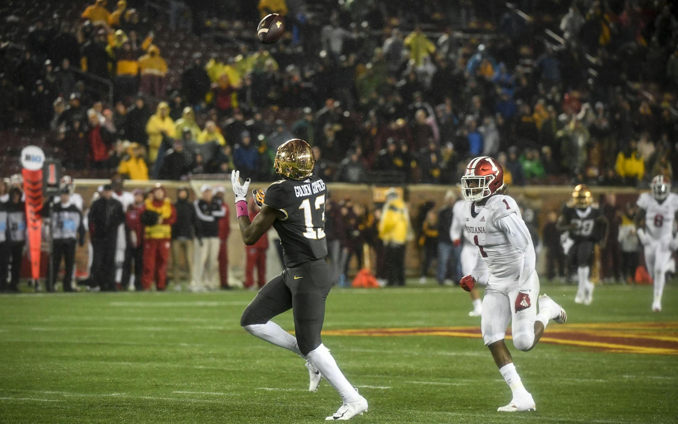 Minnesota Golden Gophers wide receiver Rashod Bateman (13) made a touchdown pass to give the Gophers the lead late in the fourth quarter.
