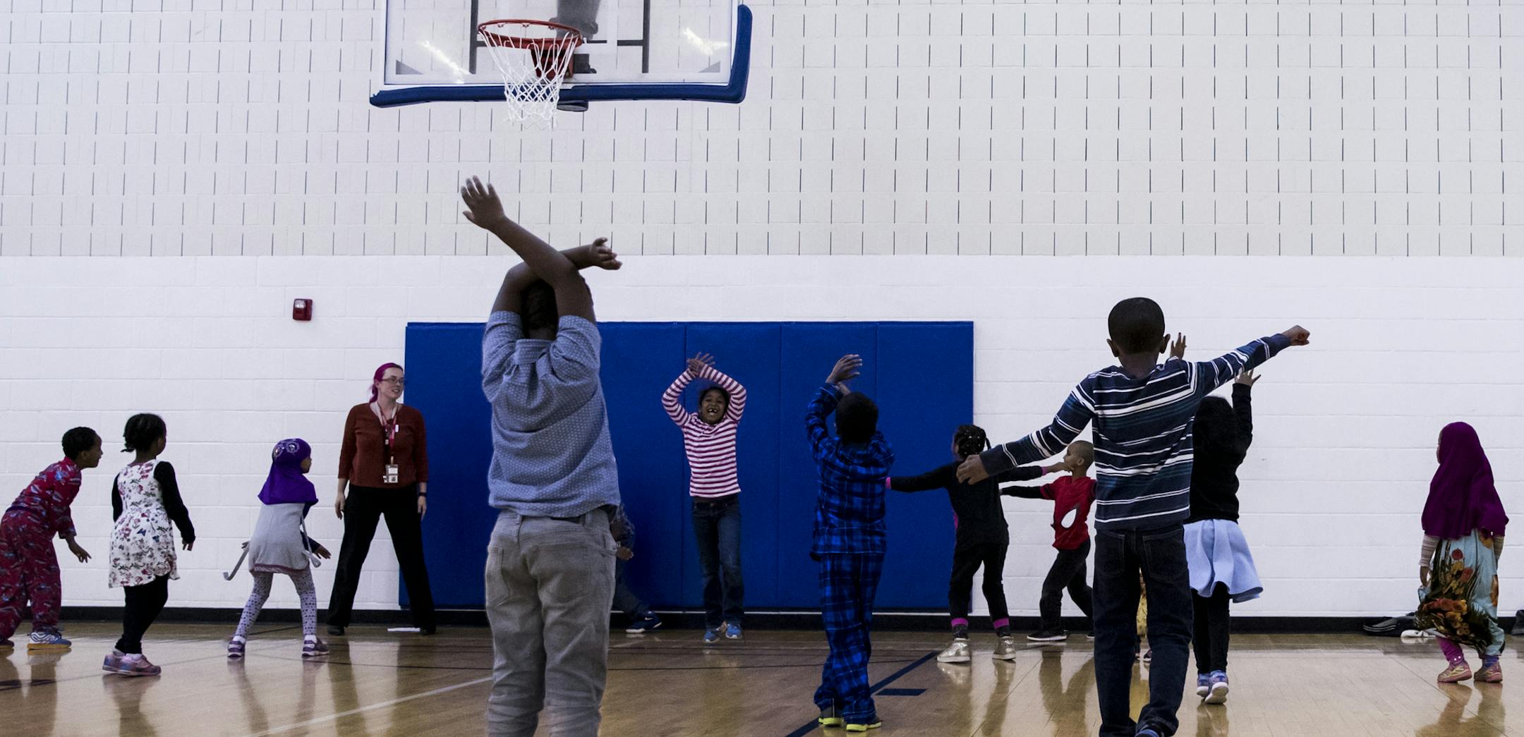 Children from a local school use the gym during physical education at the Brian Coyle Center on Monday, October 24, 2016, in Minneapolis, Minn. ] RENEE JONES SCHNEIDER • renee.jones@startribune.com ORG XMIT: MIN1610271328481814