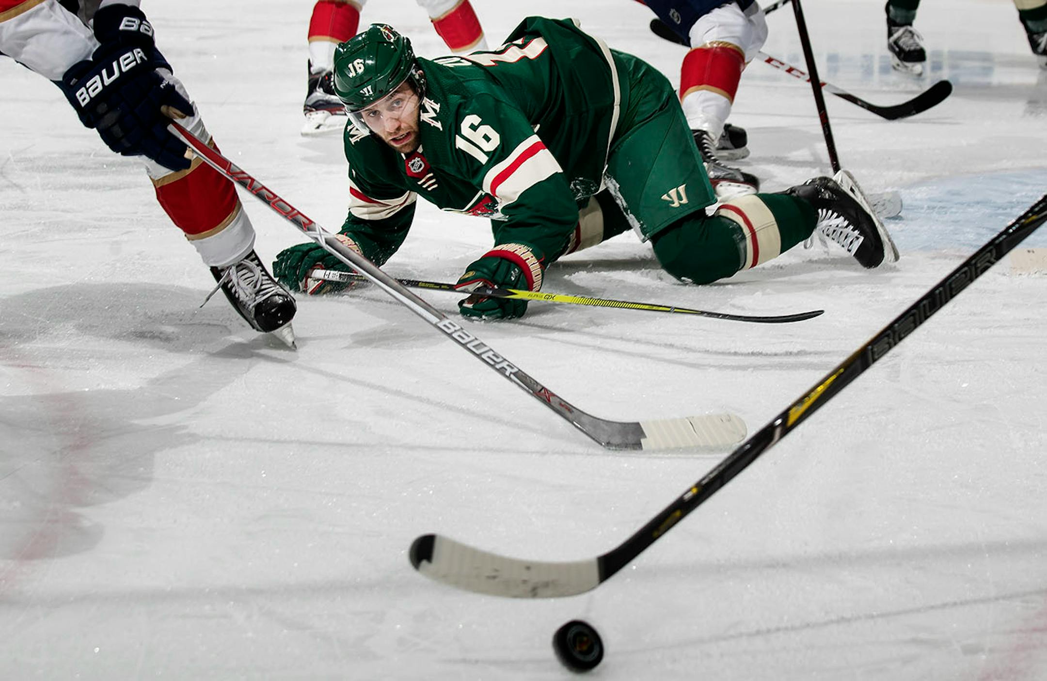 Jason Zucker (16) kept his eyes on the puck in the first period.