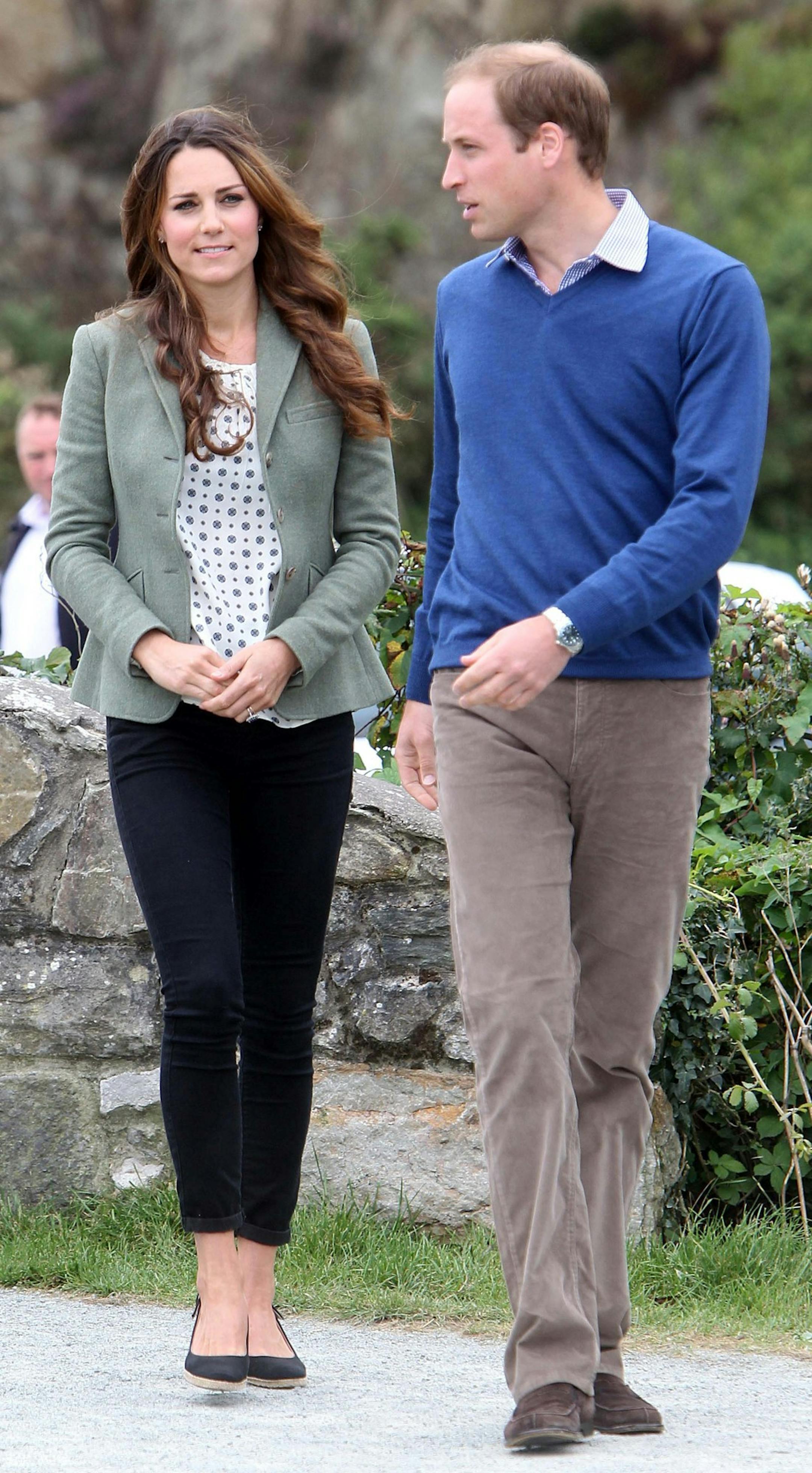 Britain's Duke and Duchess of Cambridge arrive at Breakwater Country Park for the start of the Ring O' Fire Anglesey Coastal Ultra Marathon, a three-day, 135-mile foot race around the rugged coast of Anglesey, Wales, Friday, Aug. 30, 2013. Kate, Duchess of Cambridge, made her first public appearance since the birth of Prince George as she joined husband Prince William at the event (AP Photo / Paul Lewis, Pool)