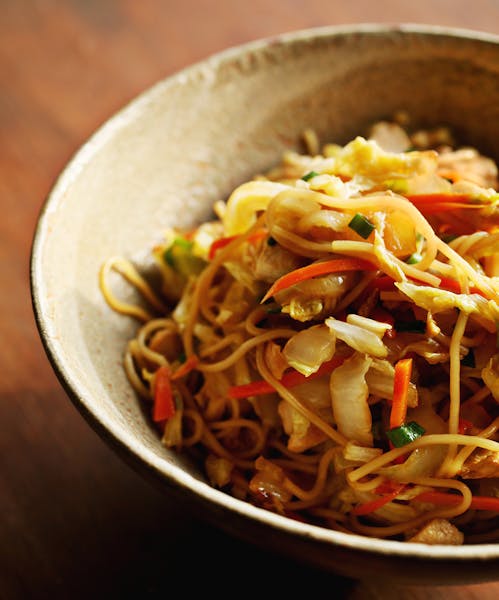 Chicken and Vegetable Lo Mein, and best of all, the recipe lends itself to adaptation. (Juli Leonard/Raleigh News & Observer/TNS) ORG XMIT: 1195969