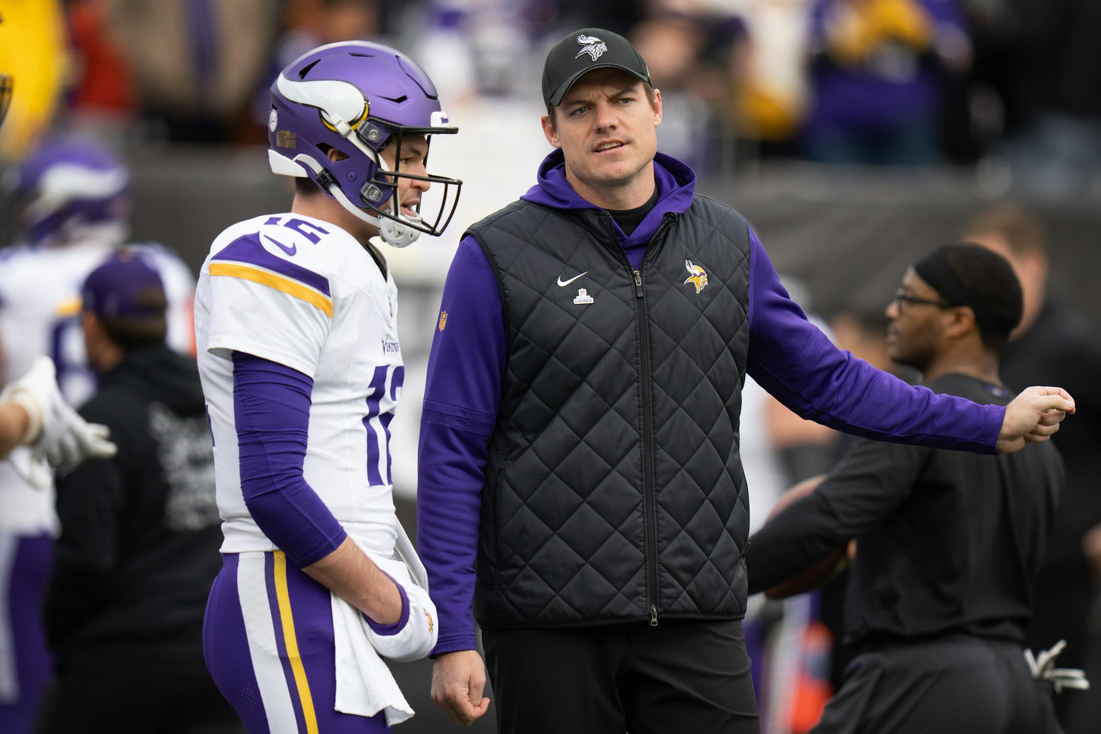Vikings head coach Kevin O'Connell talks with Vikings quarterback Nick Mullens (12) during pregame Saturday December ,16 ,2023 in,Cincinnati, OH. ] JERRY HOLT • jerry.holt@startribune.com