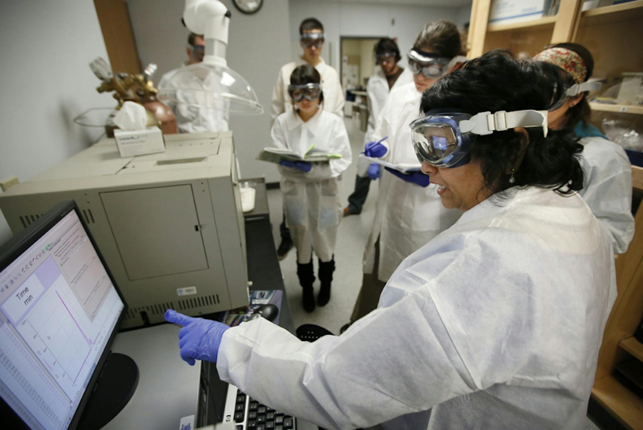 Rekha Ganaganur of Minneapolis Community and Technical College in a bioscience lab with some of her students. Ganaganur served as the faculty lead in developing the associate of science degrees in chemistry and biotechnology.