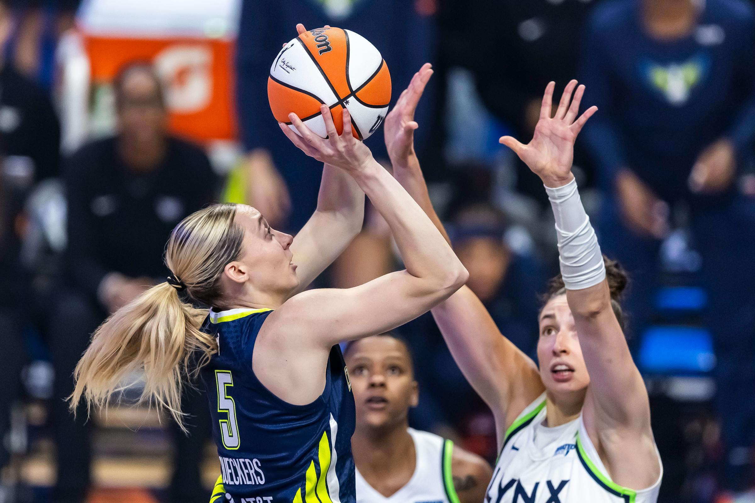 Paige Bueckers endures a loss to the Lynx in her first WNBA game