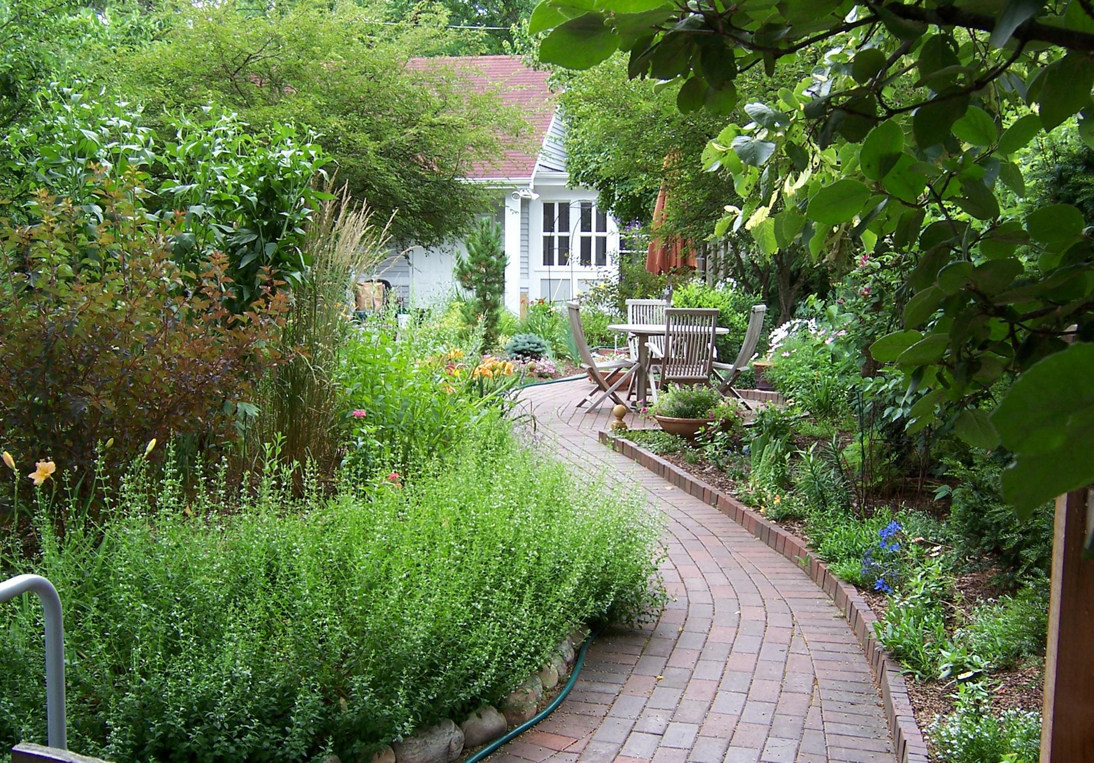 Designing a path begins with determining whether the garden is formal or informal. A formal-style path typically includes straight lines. Informal paths tend to have soft curving lines. (Nina Koziol) ORG XMIT: 1175240