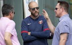 Twins manager Rocco Baldelli, center, talked with General Manager Thad Levine, left, and President of Baseball Operations Derek Falvey during spring t