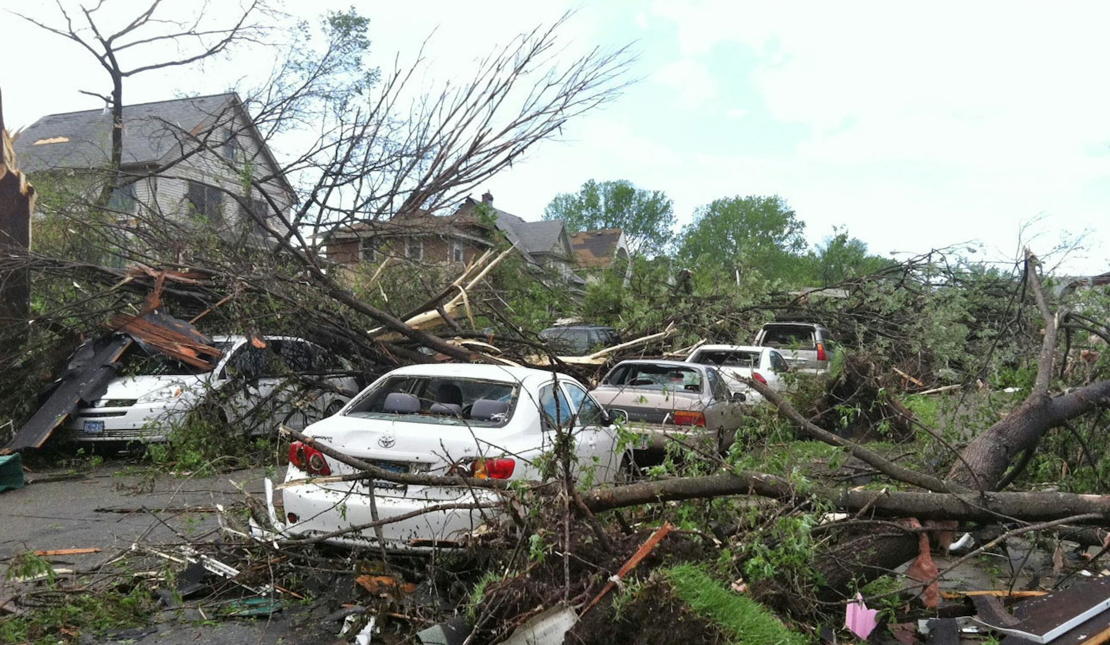 Tornado damage at 21st and Russell in north Minneapolis. 22May2011 Mckenna Ewen ï Star Tribune ORG XMIT: MIN2015052110453641