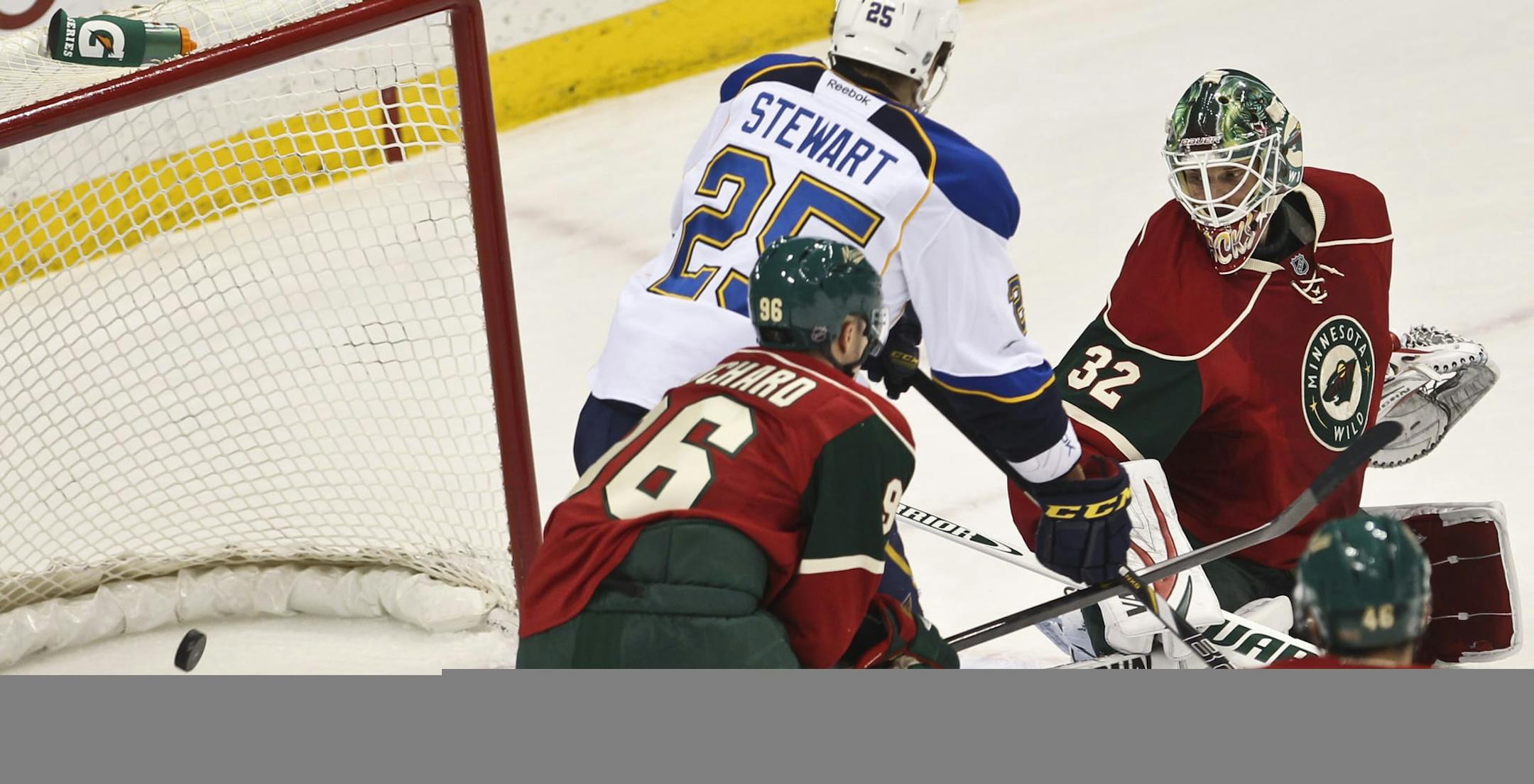 Wild goalie Niklas Backstrom looked back at a goal shot by St. Louis' Kevin Shattenkirk