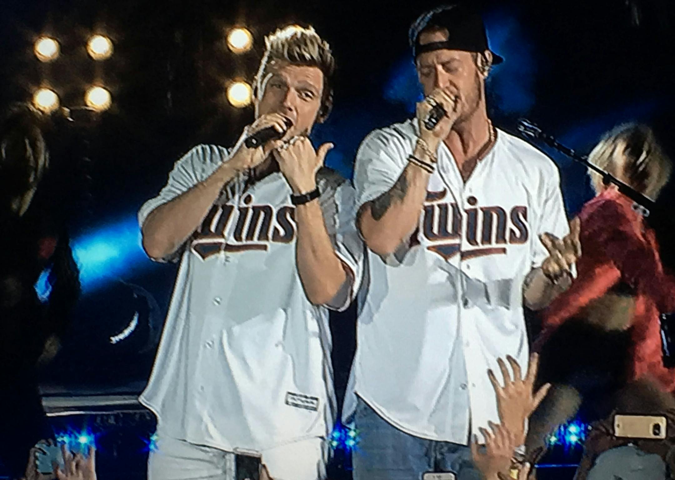 Nick Carter of the Backstreet Boys and Tyler Hubbard of Florida Georgia Line sang "Everybody (Backstreet's Back)" on Saturday night at Target Field.